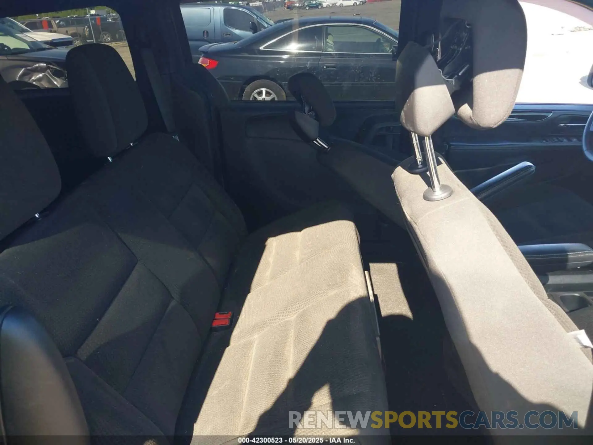 8 Photograph of a damaged car 2C4RDGBG7KR642643 DODGE GRAND CARAVAN 2019