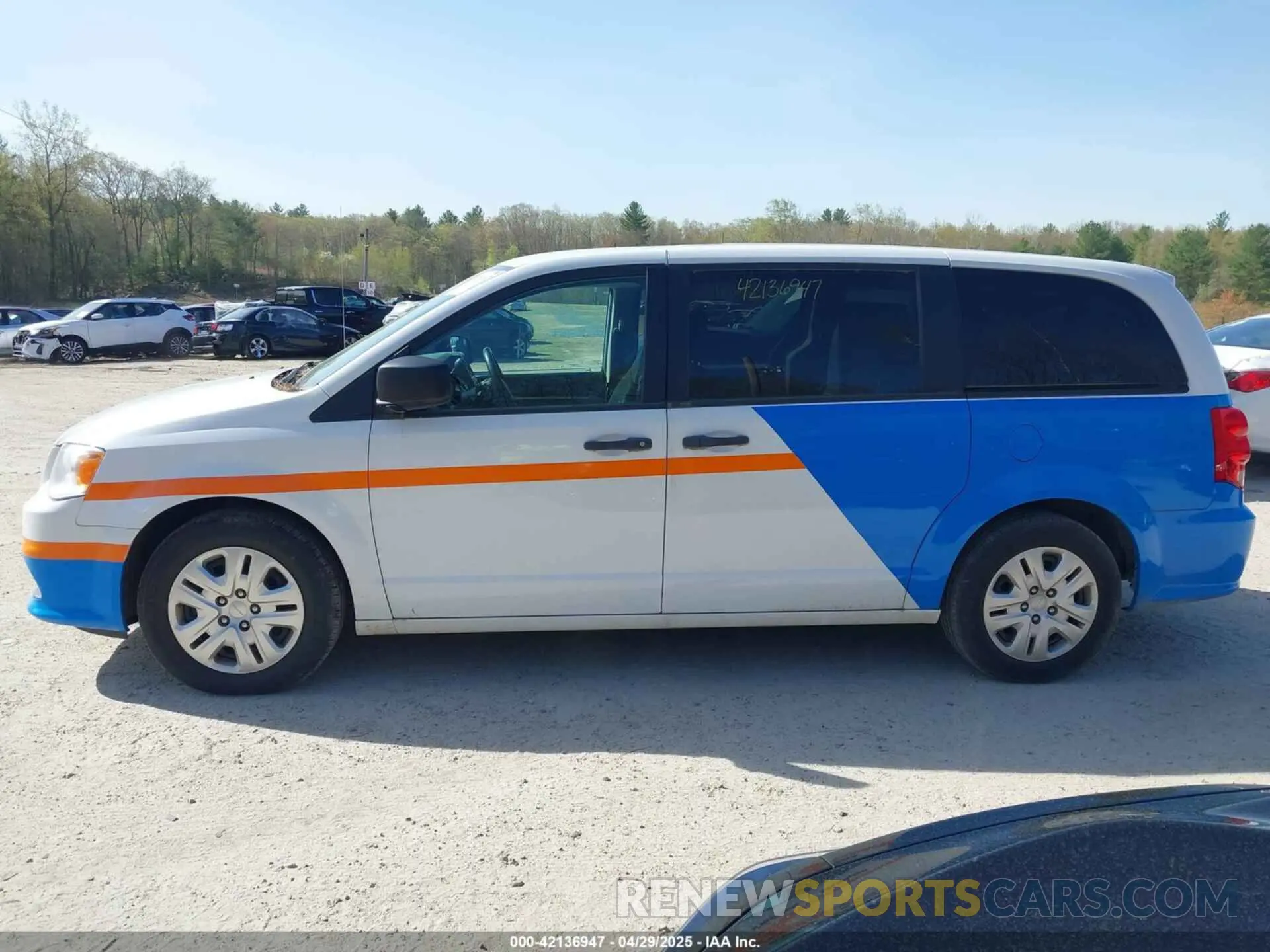 14 Photograph of a damaged car 2C4RDGBG8KR646829 DODGE GRAND CARAVAN 2019