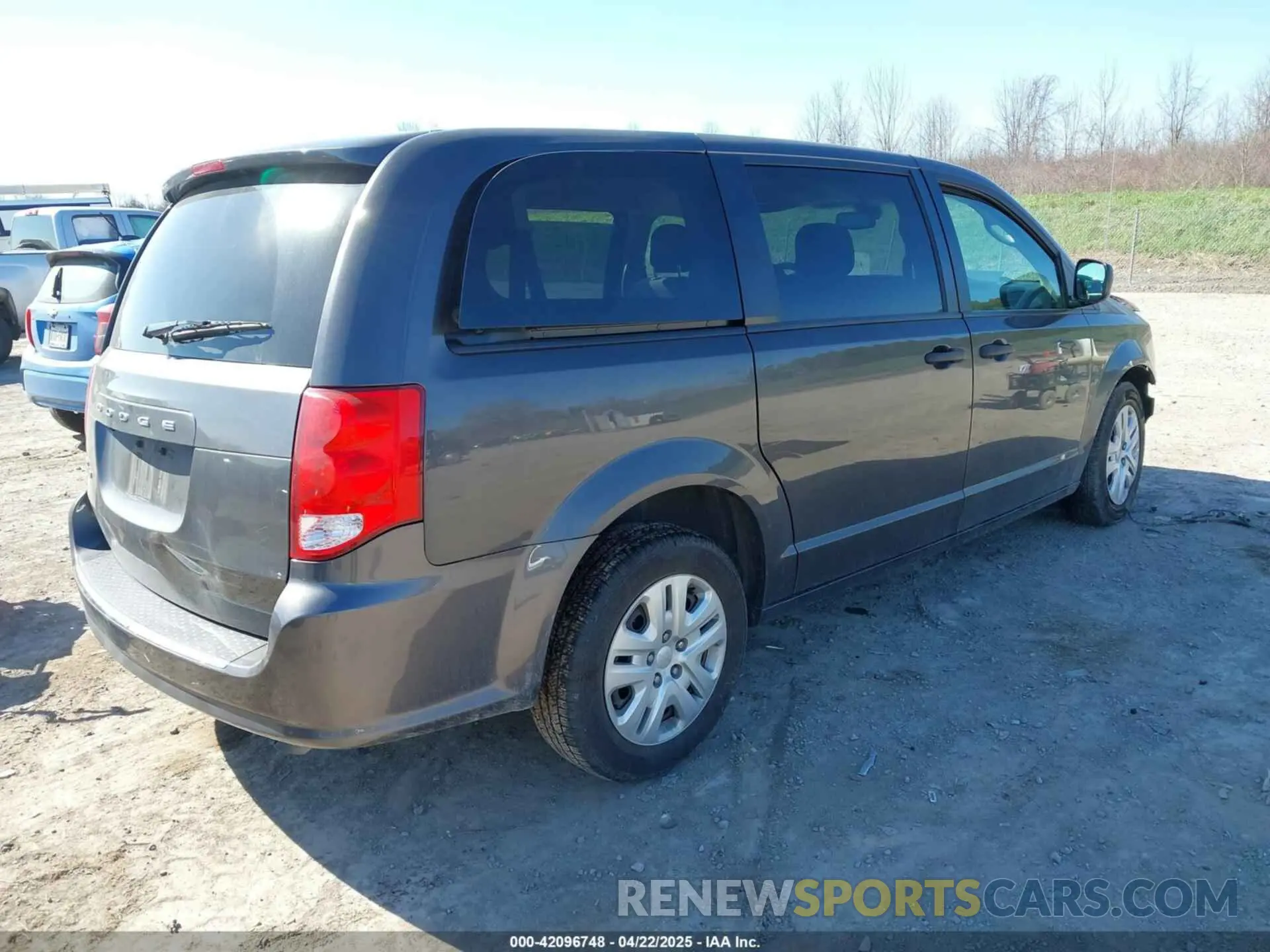 4 Photograph of a damaged car 2C4RDGBG8KR789439 DODGE GRAND CARAVAN 2019