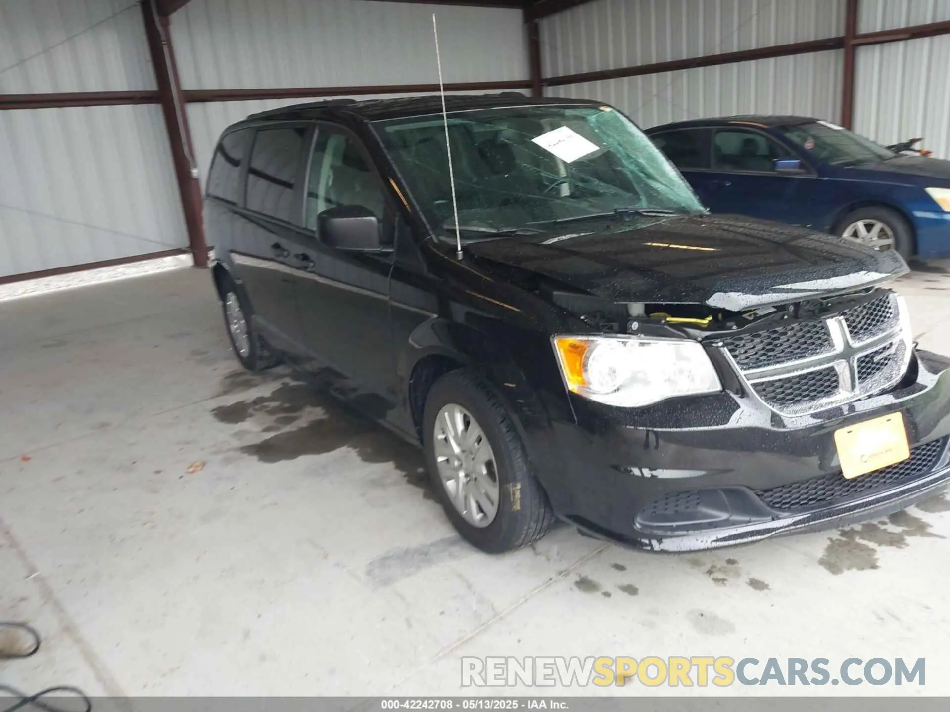 1 Photograph of a damaged car 2C4RDGBG8KR805963 DODGE GRAND CARAVAN 2019