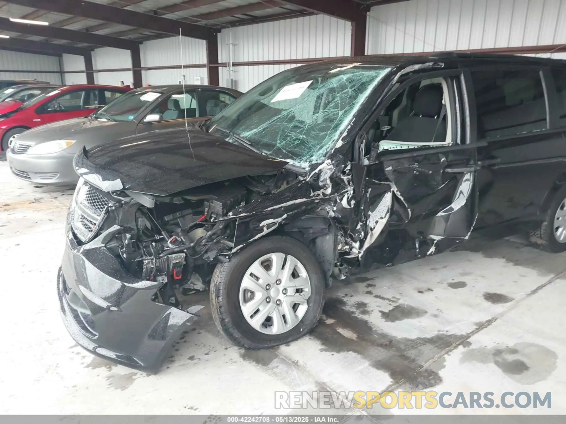 6 Photograph of a damaged car 2C4RDGBG8KR805963 DODGE GRAND CARAVAN 2019