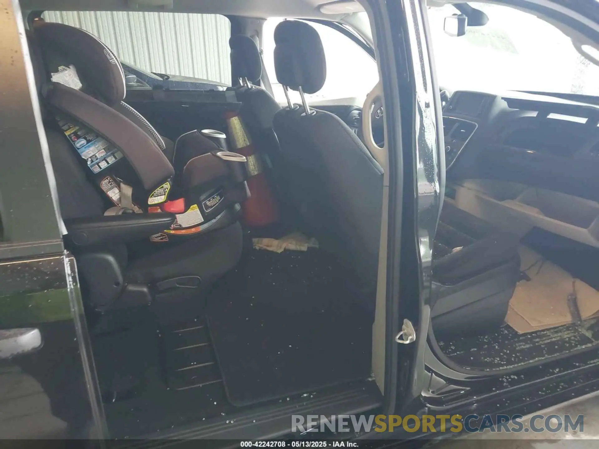 8 Photograph of a damaged car 2C4RDGBG8KR805963 DODGE GRAND CARAVAN 2019
