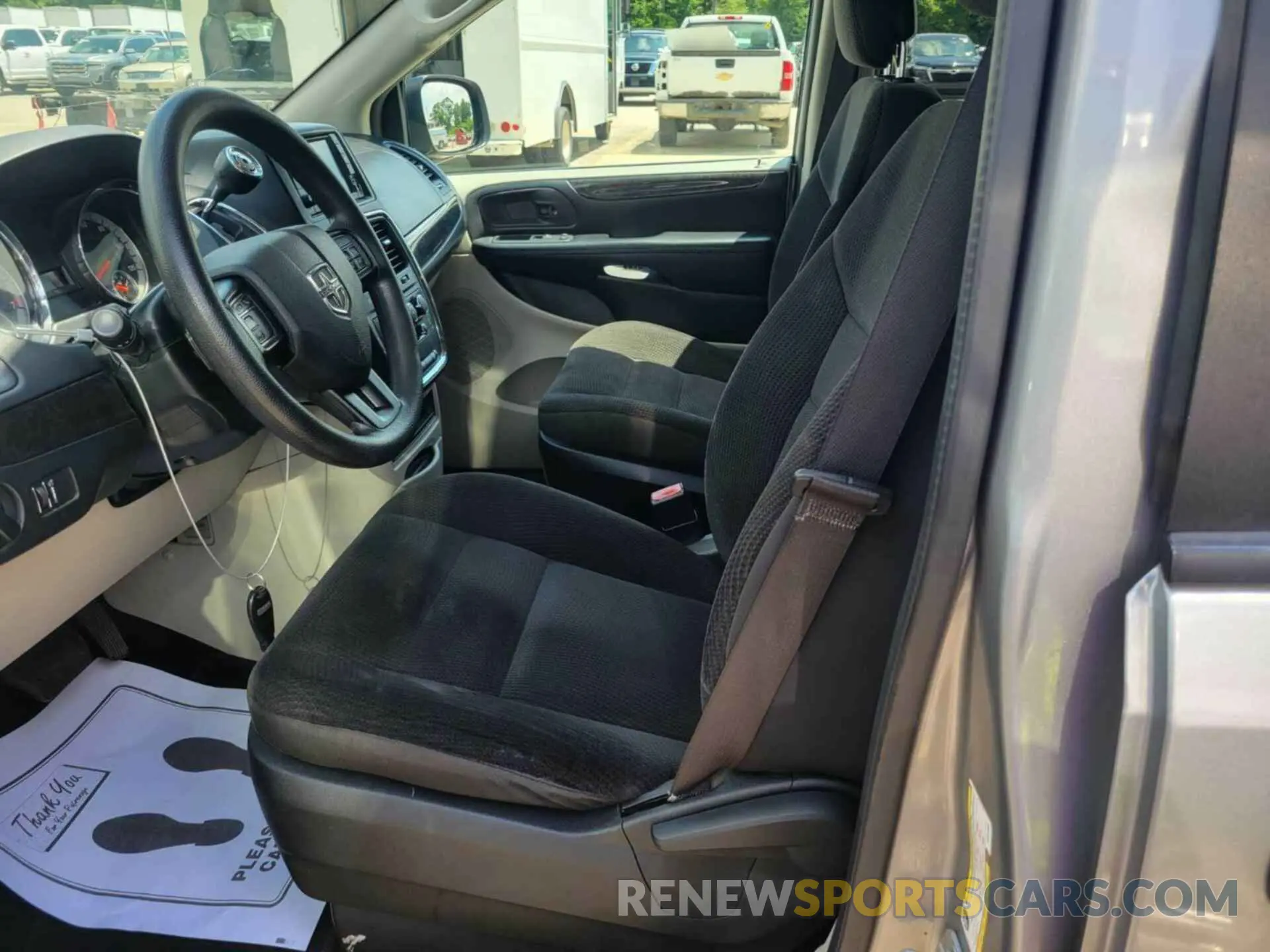 26 Photograph of a damaged car 2C4RDGBG9KR501654 DODGE GRAND CARAVAN 2019