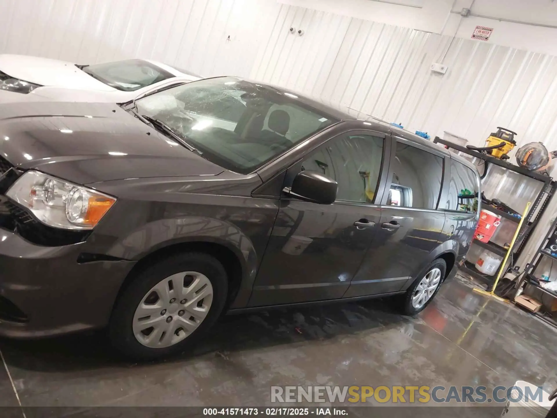 15 Photograph of a damaged car 2C4RDGBG9KR527770 DODGE GRAND CARAVAN 2019