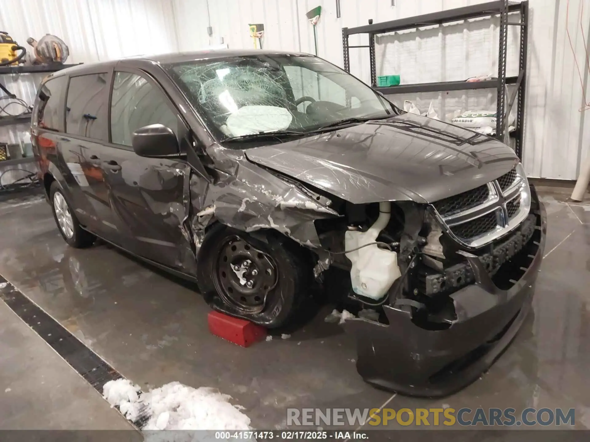 6 Photograph of a damaged car 2C4RDGBG9KR527770 DODGE GRAND CARAVAN 2019