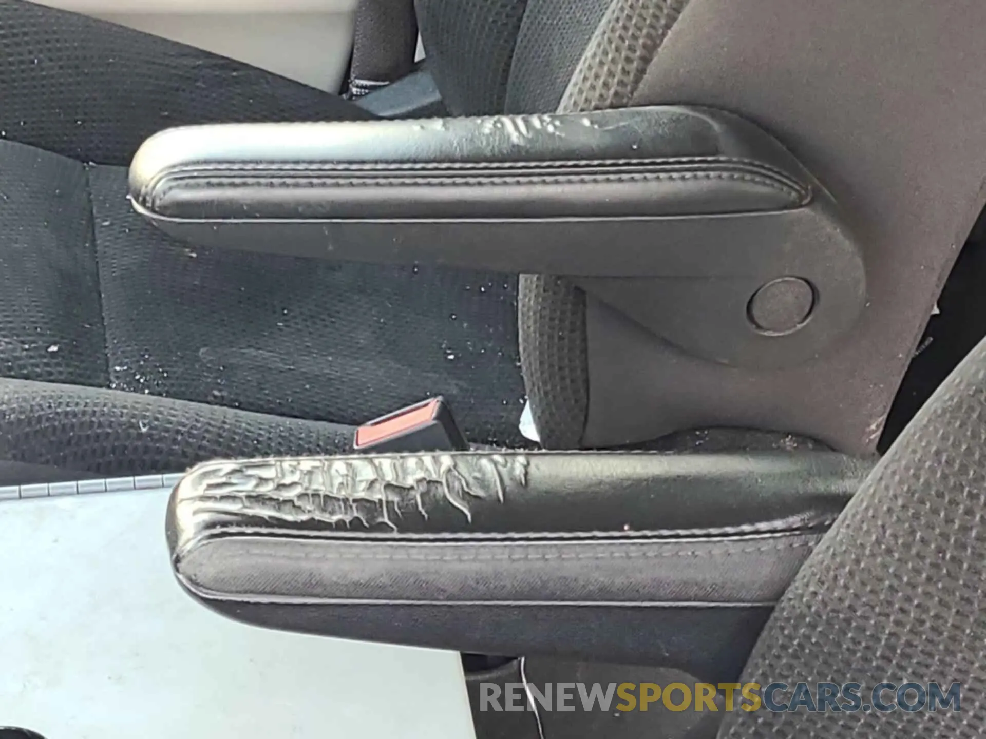 1 Photograph of a damaged car 2C4RDGBG9KR579464 DODGE GRAND CARAVAN 2019