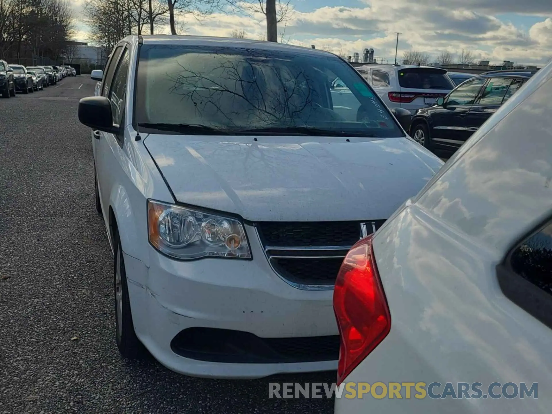 17 Photograph of a damaged car 2C4RDGBG9KR579464 DODGE GRAND CARAVAN 2019