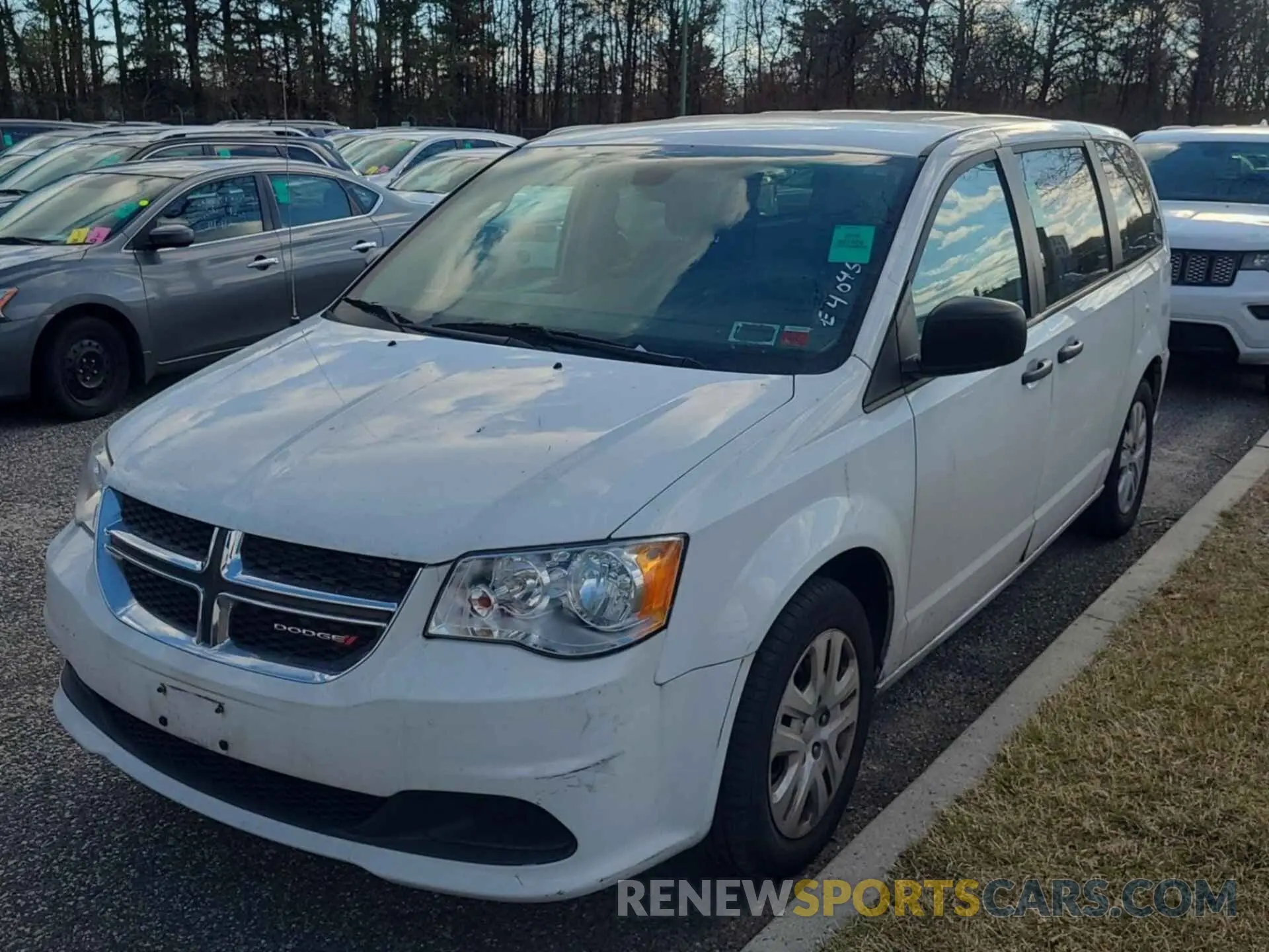 24 Photograph of a damaged car 2C4RDGBG9KR579464 DODGE GRAND CARAVAN 2019