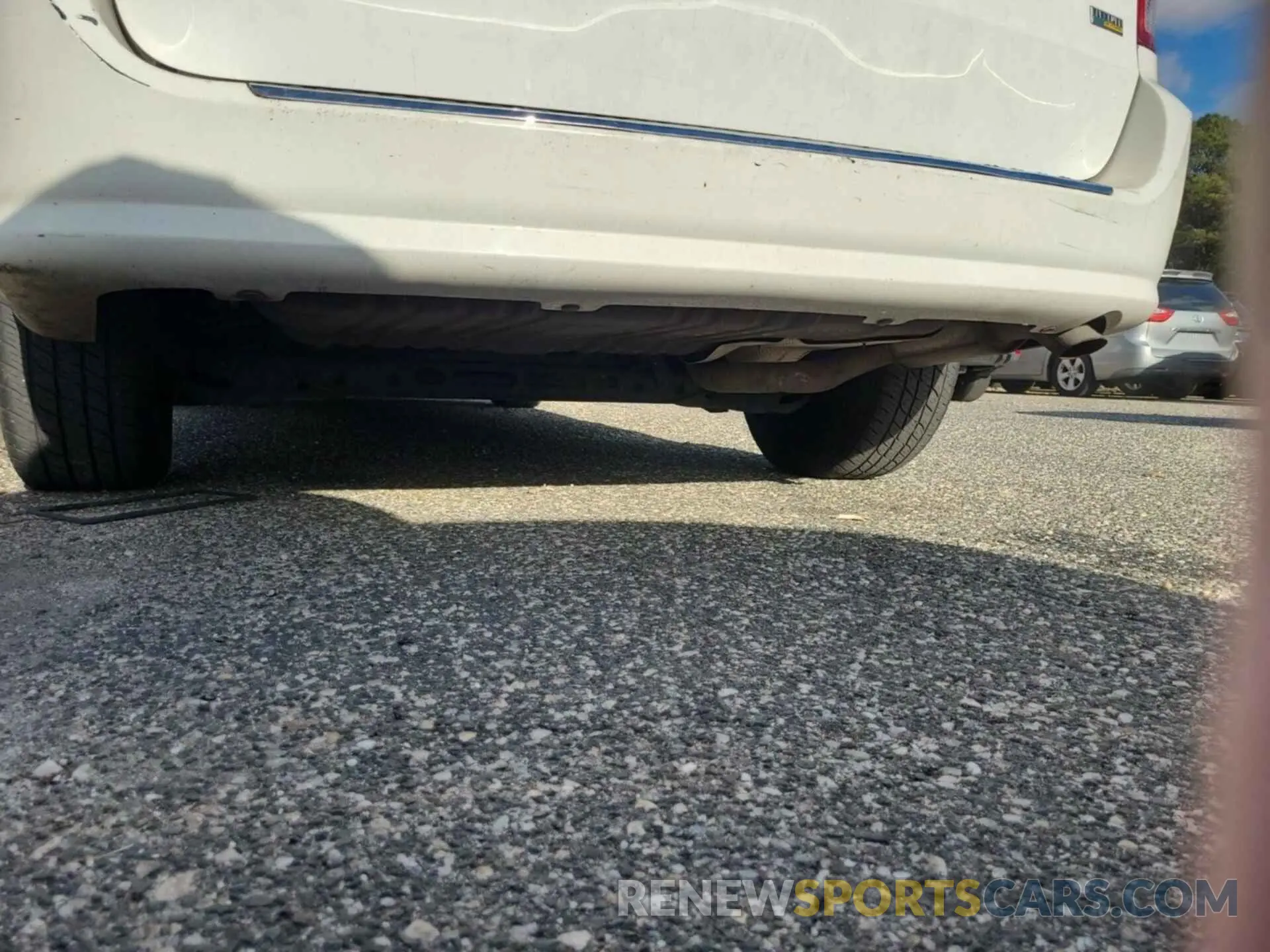 27 Photograph of a damaged car 2C4RDGBG9KR579464 DODGE GRAND CARAVAN 2019