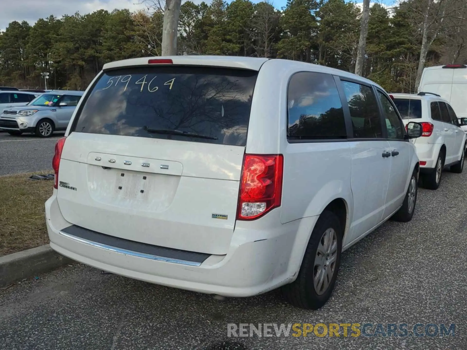 33 Photograph of a damaged car 2C4RDGBG9KR579464 DODGE GRAND CARAVAN 2019