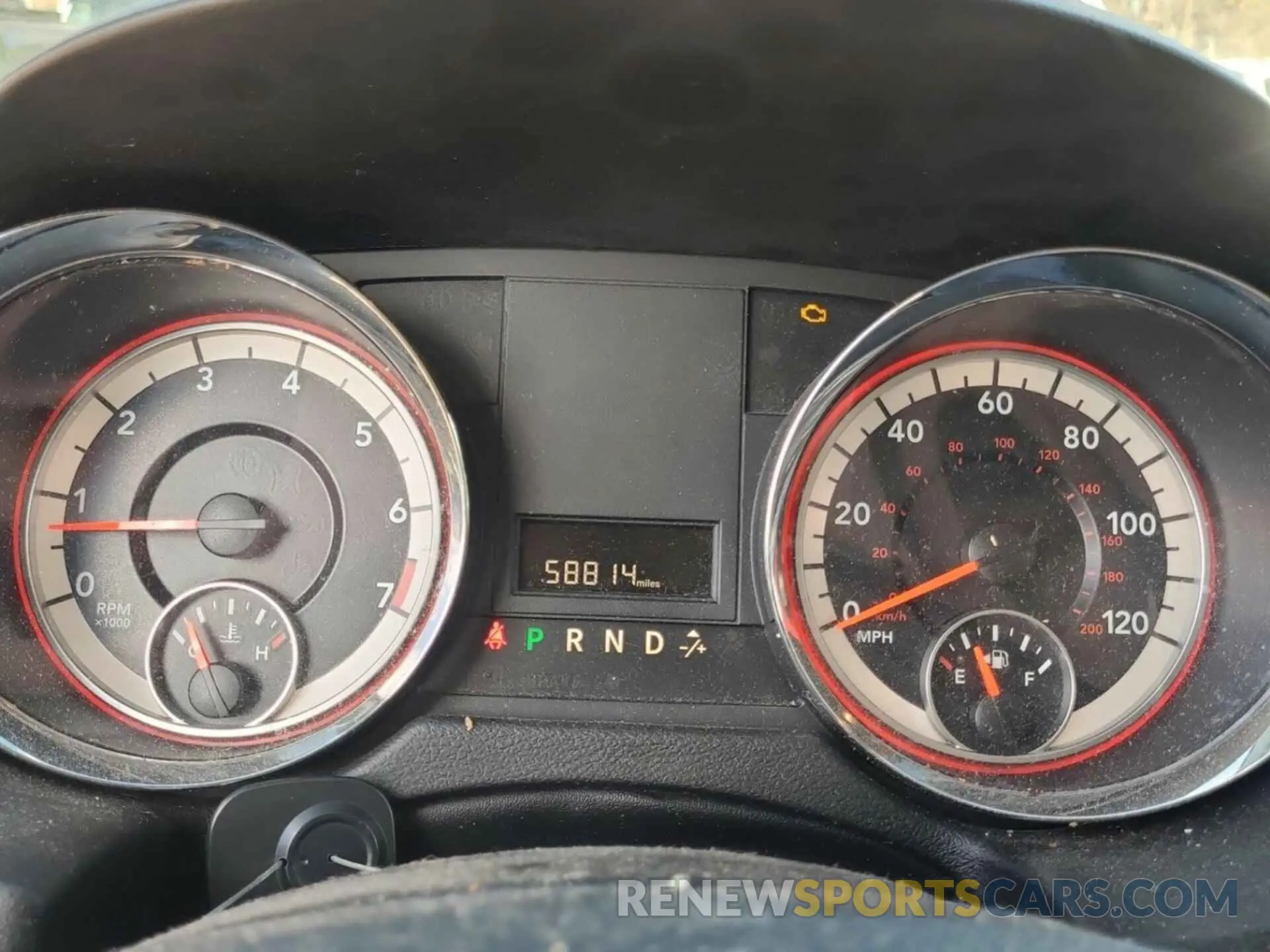 34 Photograph of a damaged car 2C4RDGBG9KR579464 DODGE GRAND CARAVAN 2019
