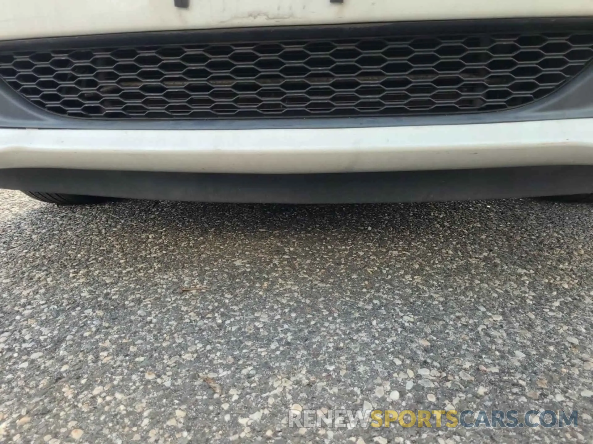 35 Photograph of a damaged car 2C4RDGBG9KR579464 DODGE GRAND CARAVAN 2019