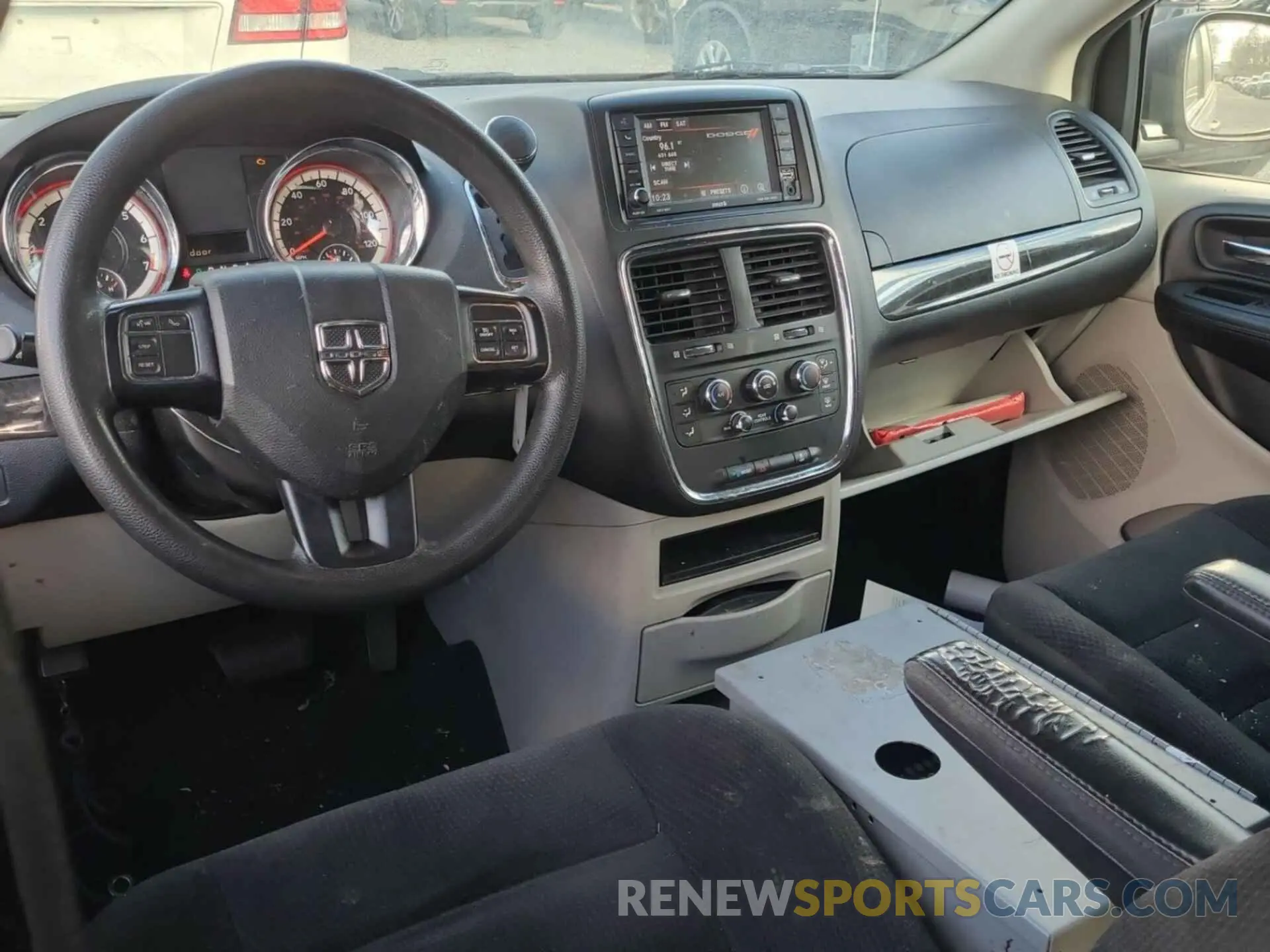 36 Photograph of a damaged car 2C4RDGBG9KR579464 DODGE GRAND CARAVAN 2019