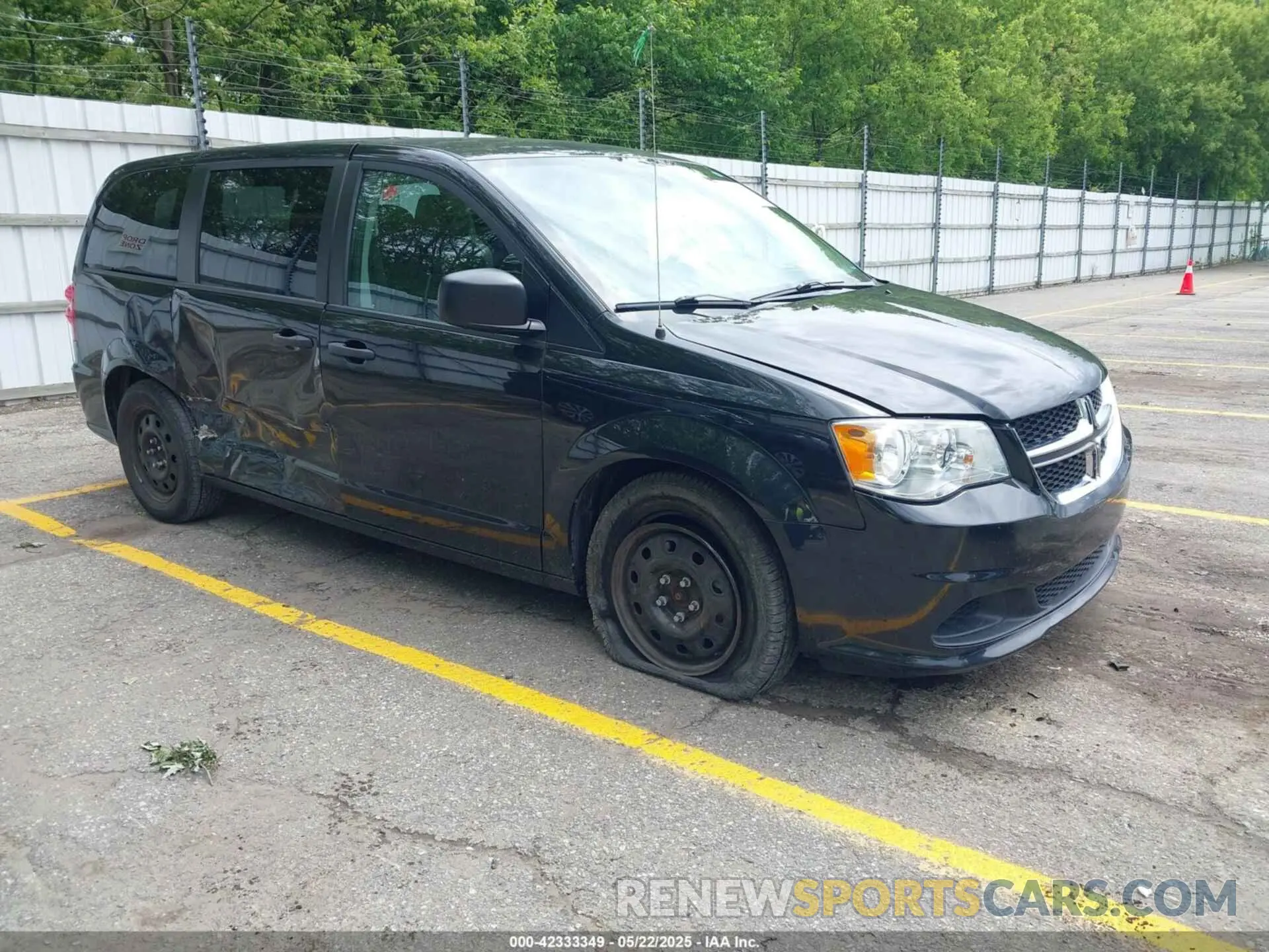 1 Photograph of a damaged car 2C4RDGBG9KR615394 DODGE GRAND CARAVAN 2019