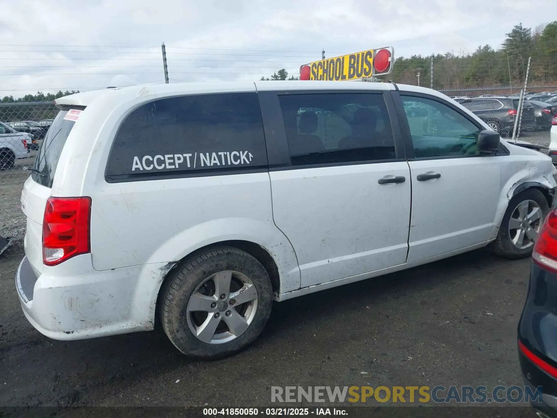 14 Photograph of a damaged car 2C4RDGBGXKR608275 DODGE GRAND CARAVAN 2019