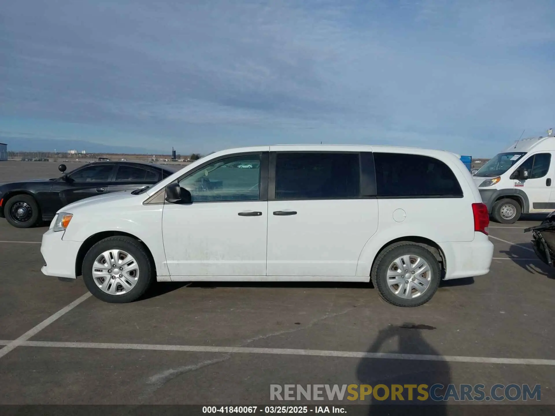 14 Photograph of a damaged car 2C4RDGBGXKR682747 DODGE GRAND CARAVAN 2019