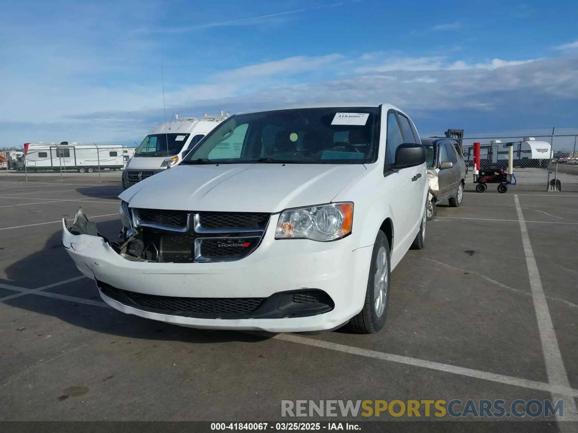 17 Photograph of a damaged car 2C4RDGBGXKR682747 DODGE GRAND CARAVAN 2019