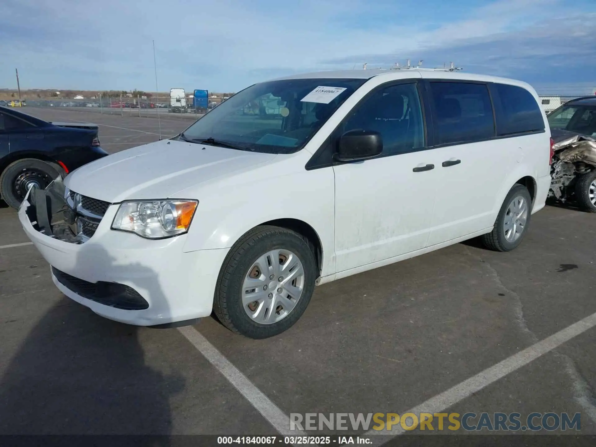 2 Photograph of a damaged car 2C4RDGBGXKR682747 DODGE GRAND CARAVAN 2019