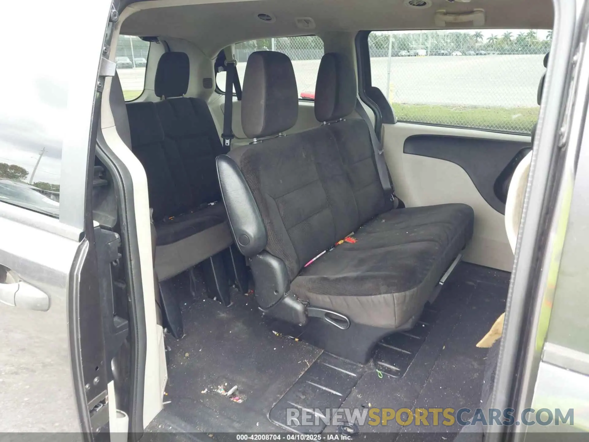 8 Photograph of a damaged car 2C4RDGBGXKR796974 DODGE GRAND CARAVAN 2019