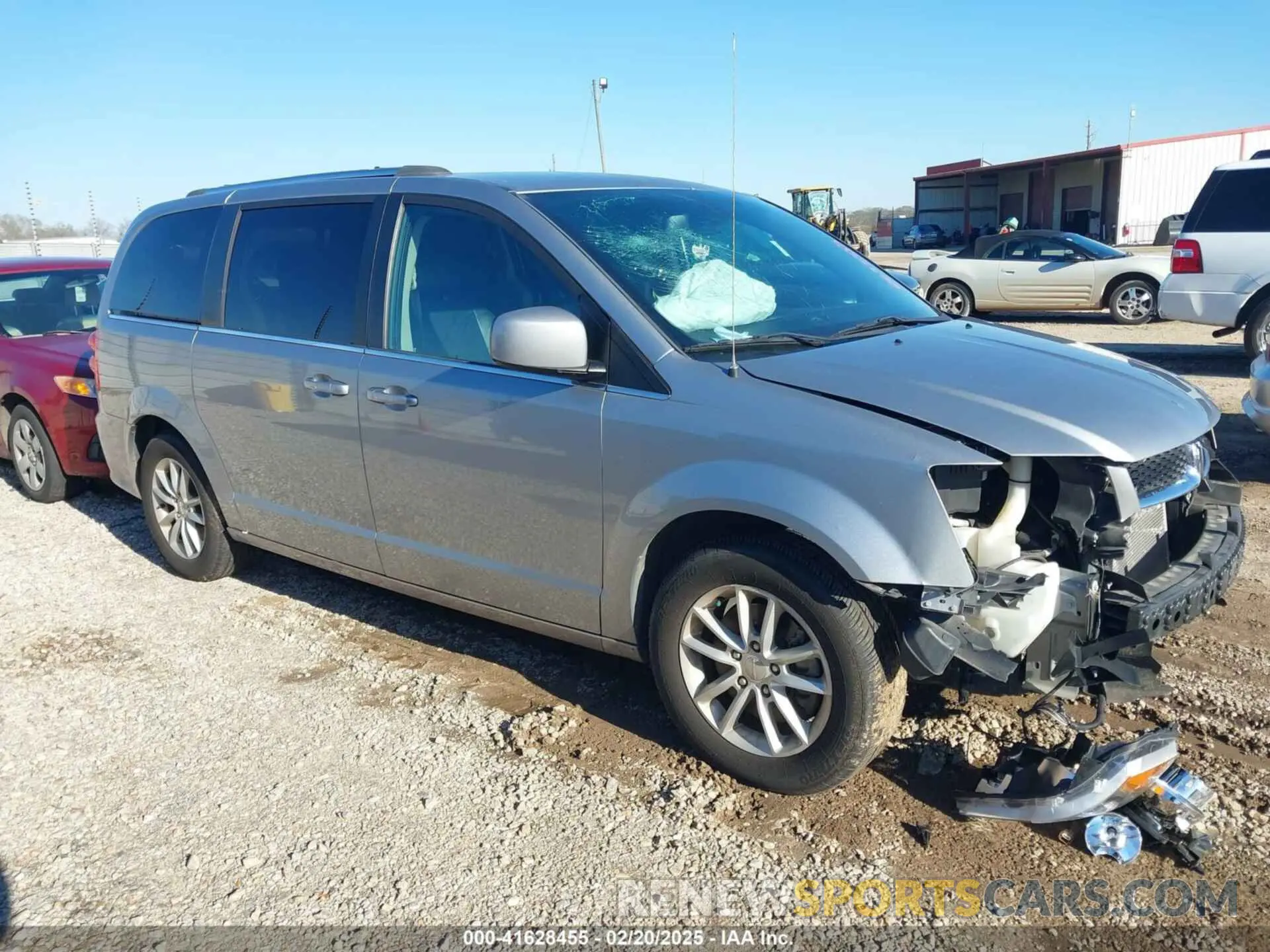 1 Photograph of a damaged car 2C4RDGCG0KR563751 DODGE GRAND CARAVAN 2019