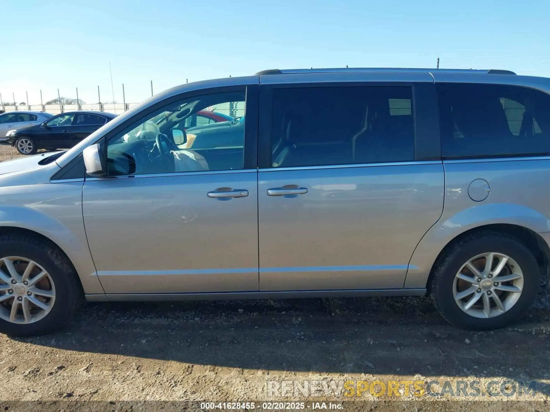 14 Photograph of a damaged car 2C4RDGCG0KR563751 DODGE GRAND CARAVAN 2019