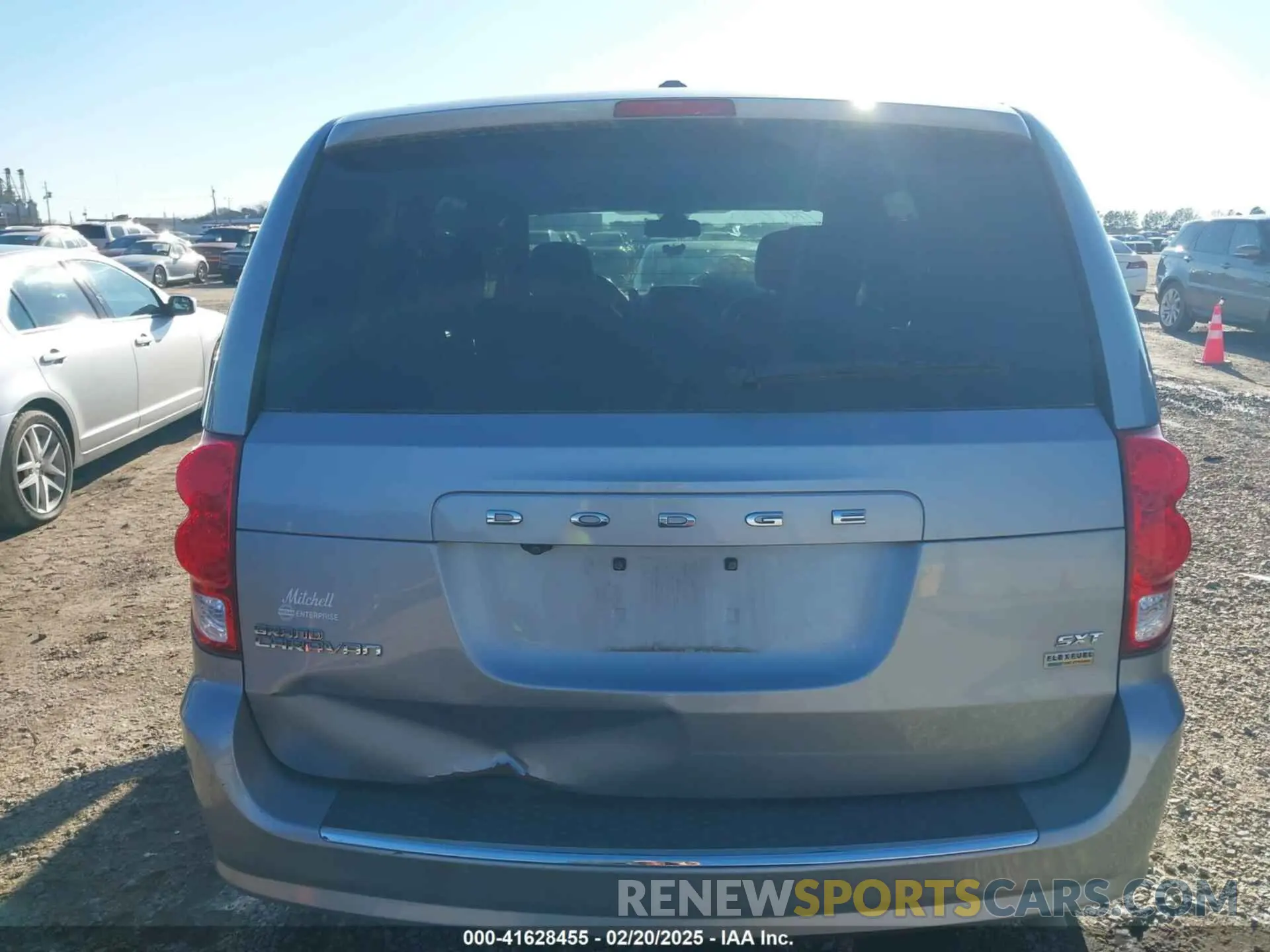 16 Photograph of a damaged car 2C4RDGCG0KR563751 DODGE GRAND CARAVAN 2019