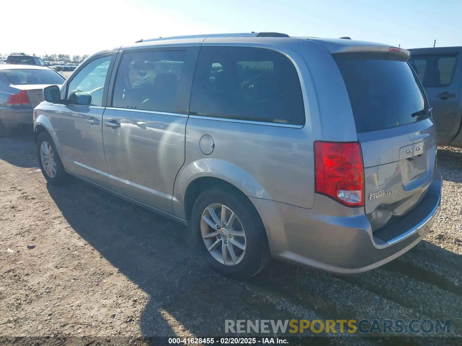 3 Photograph of a damaged car 2C4RDGCG0KR563751 DODGE GRAND CARAVAN 2019