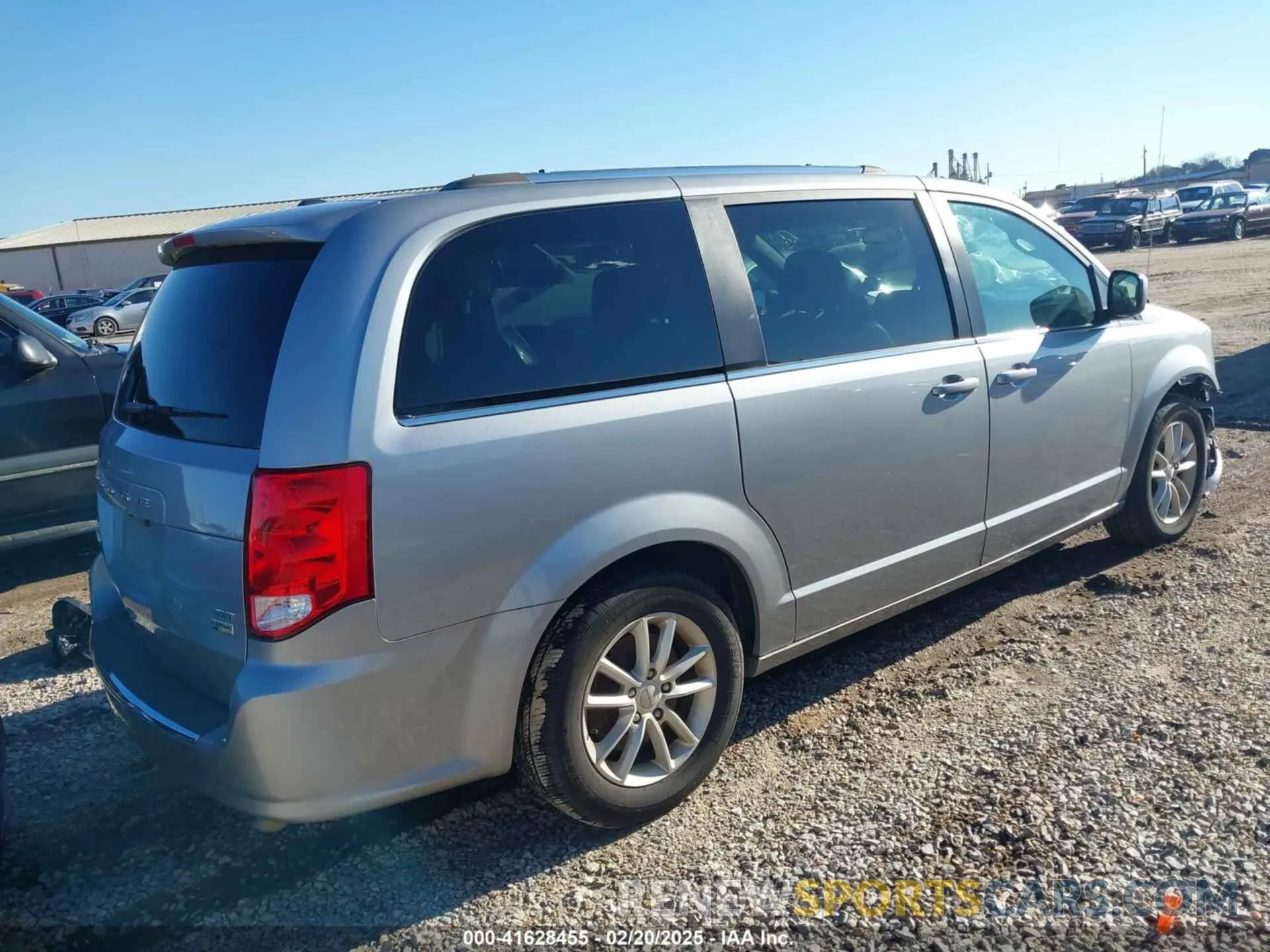 4 Photograph of a damaged car 2C4RDGCG0KR563751 DODGE GRAND CARAVAN 2019