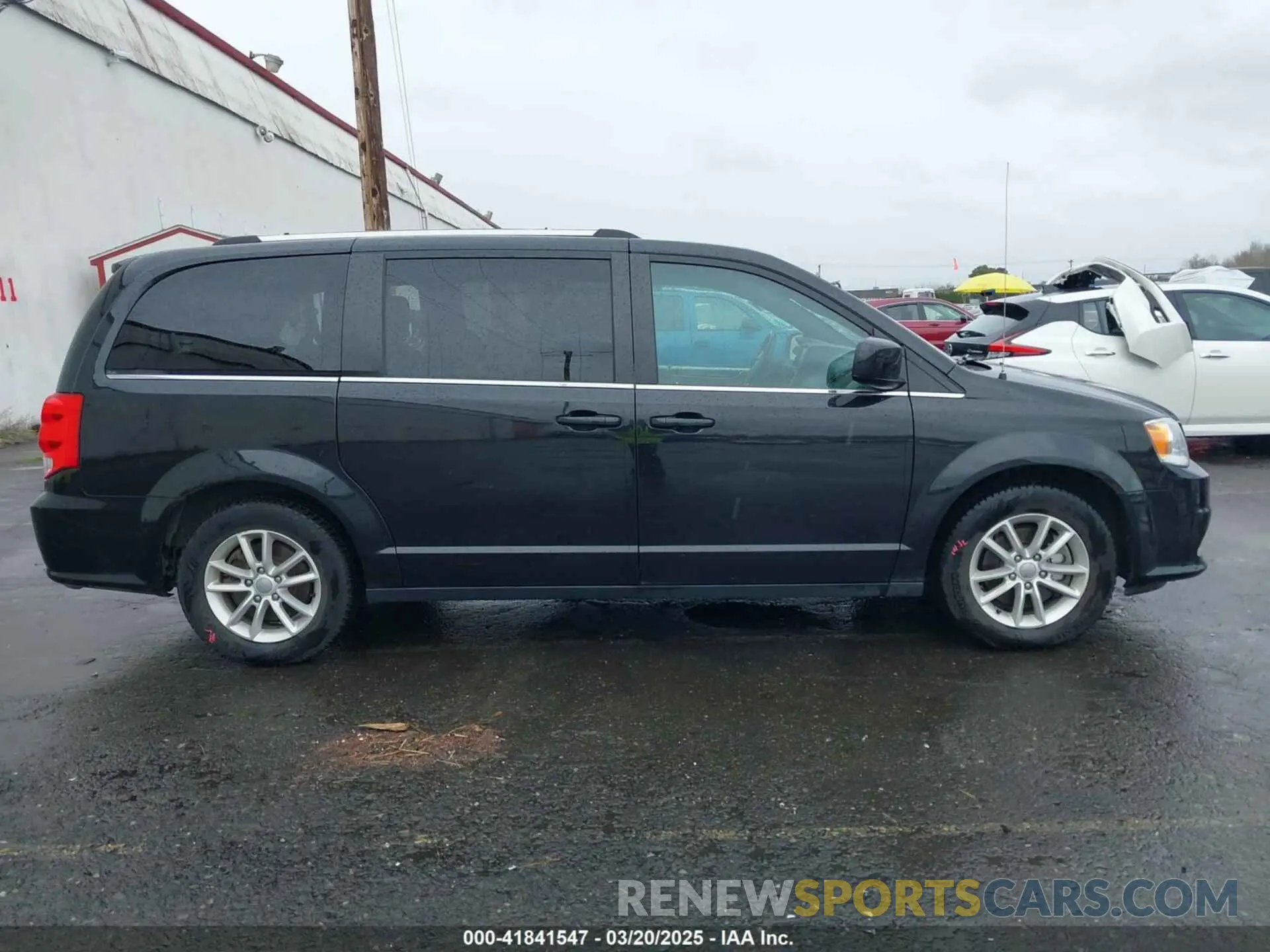 13 Photograph of a damaged car 2C4RDGCG0KR595339 DODGE GRAND CARAVAN 2019
