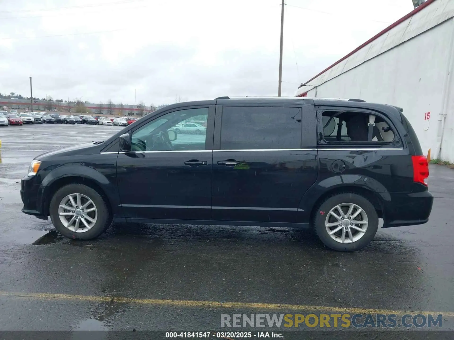 14 Photograph of a damaged car 2C4RDGCG0KR595339 DODGE GRAND CARAVAN 2019