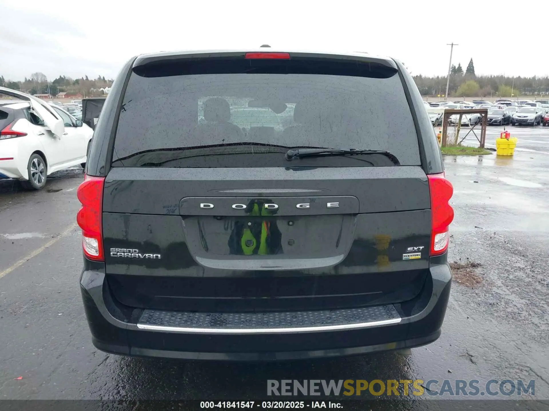 16 Photograph of a damaged car 2C4RDGCG0KR595339 DODGE GRAND CARAVAN 2019