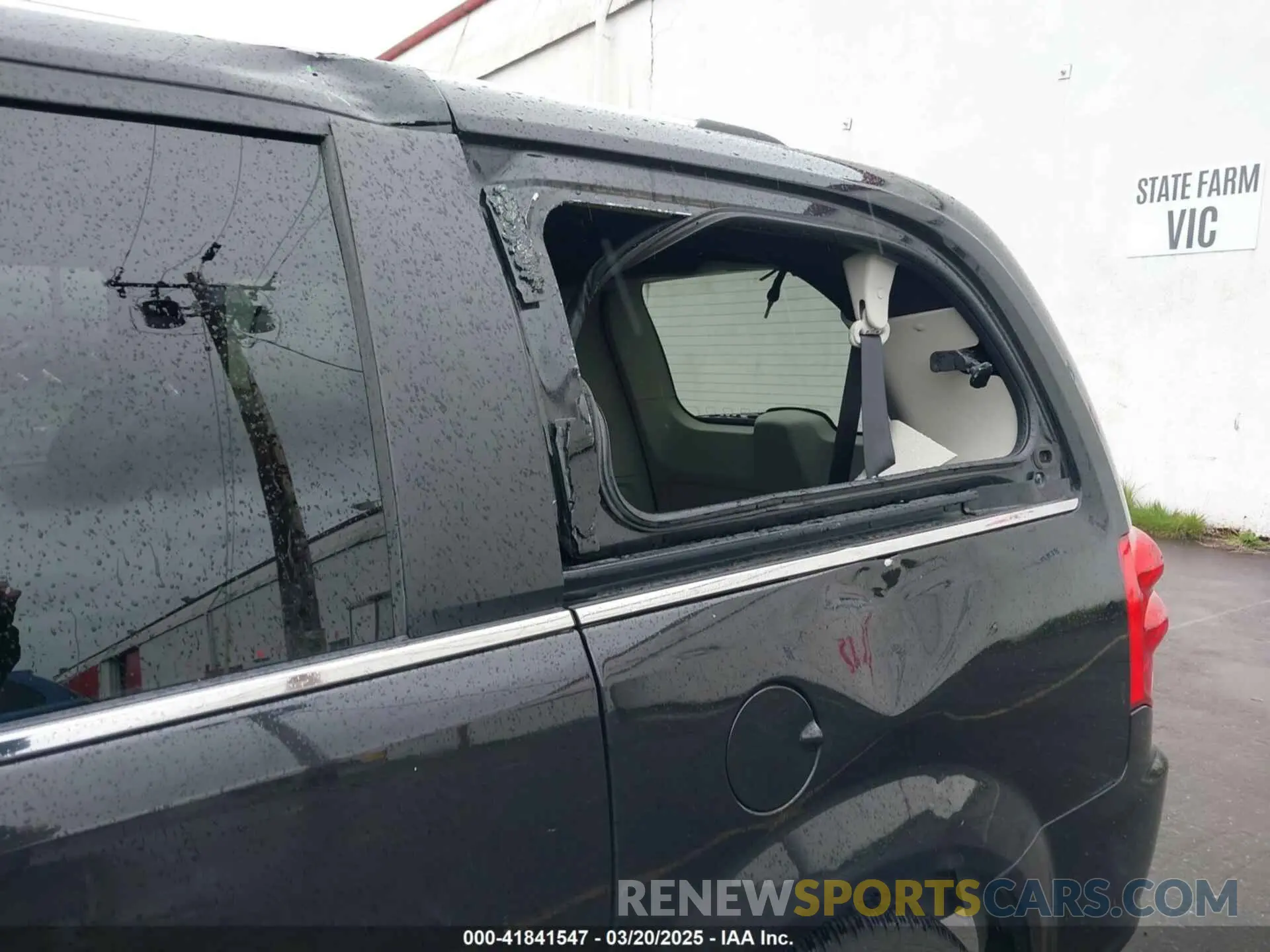 6 Photograph of a damaged car 2C4RDGCG0KR595339 DODGE GRAND CARAVAN 2019