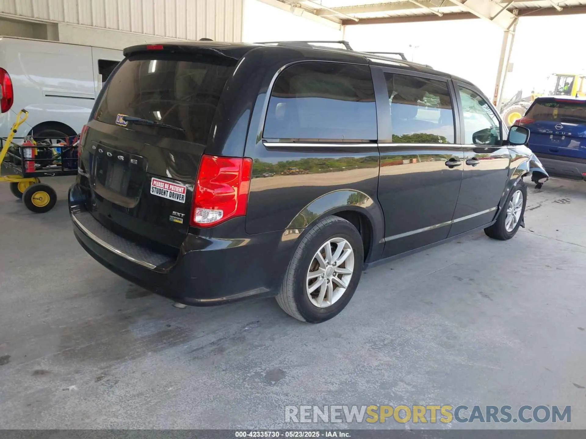 4 Photograph of a damaged car 2C4RDGCG0KR755087 DODGE GRAND CARAVAN 2019