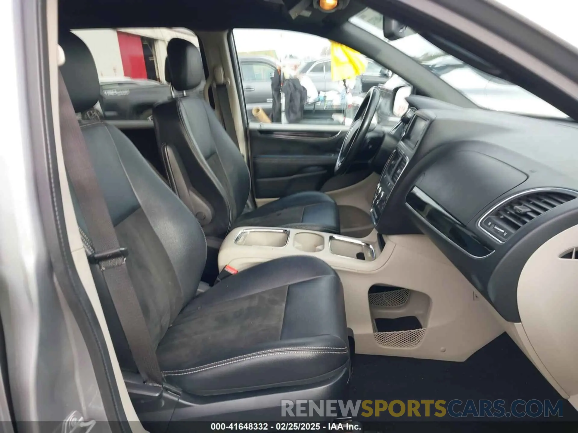 5 Photograph of a damaged car 2C4RDGCG0KR786940 DODGE GRAND CARAVAN 2019