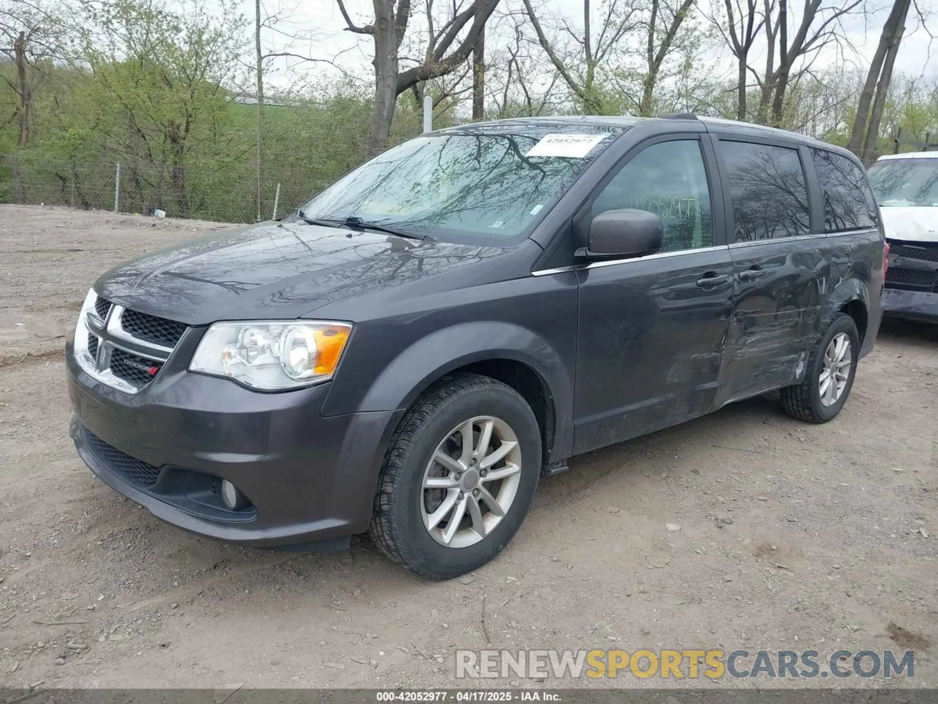 2 Photograph of a damaged car 2C4RDGCG1KR663986 DODGE GRAND CARAVAN 2019