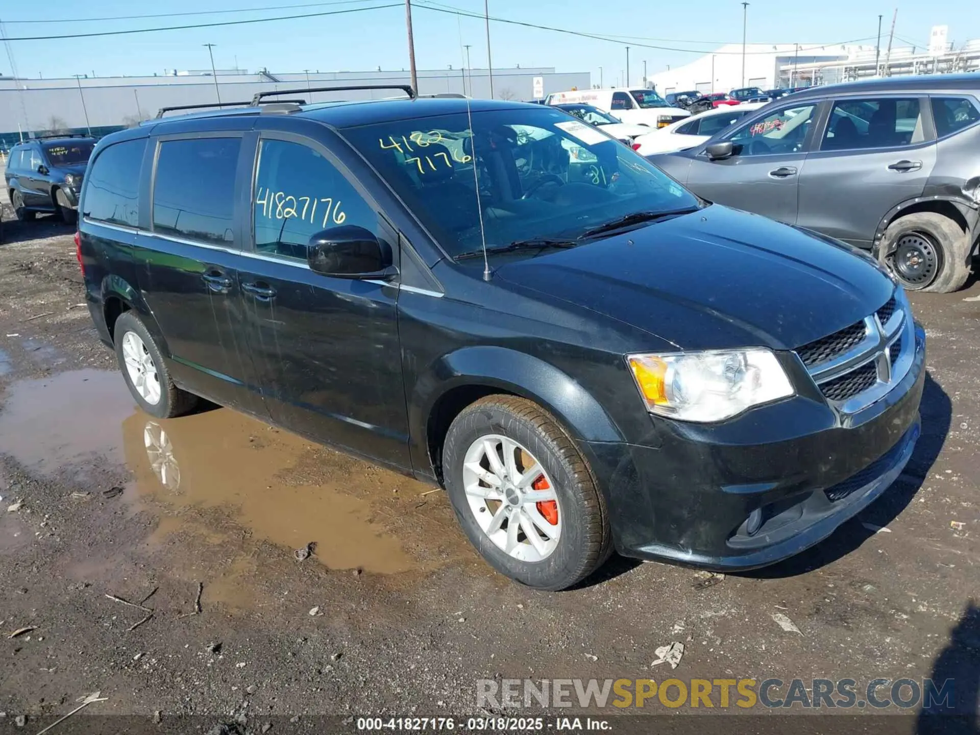 1 Photograph of a damaged car 2C4RDGCG1KR712930 DODGE GRAND CARAVAN 2019