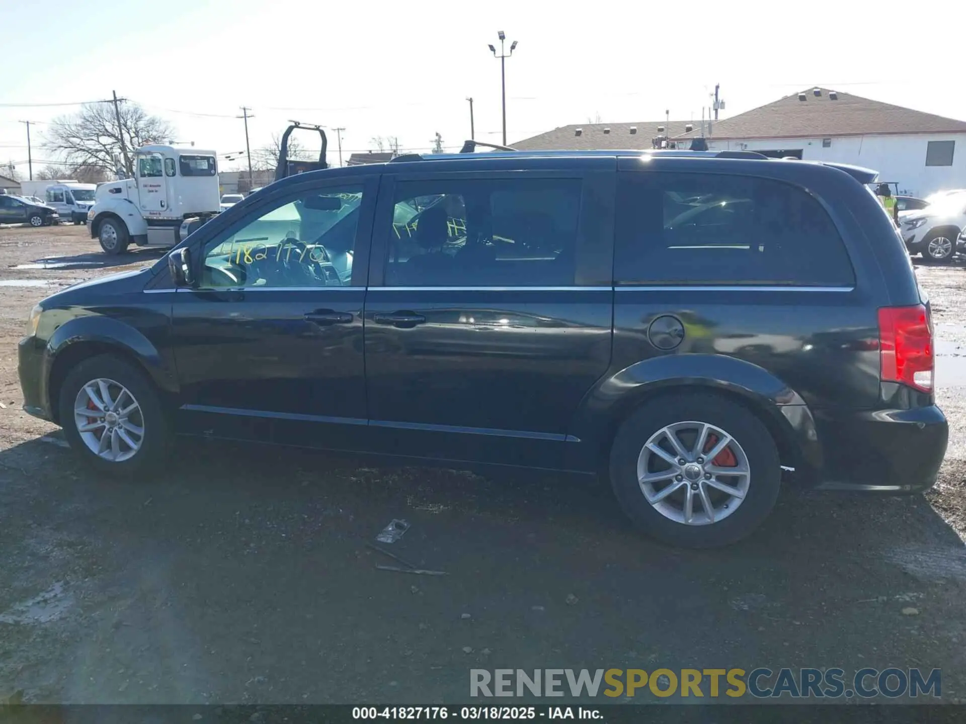 14 Photograph of a damaged car 2C4RDGCG1KR712930 DODGE GRAND CARAVAN 2019