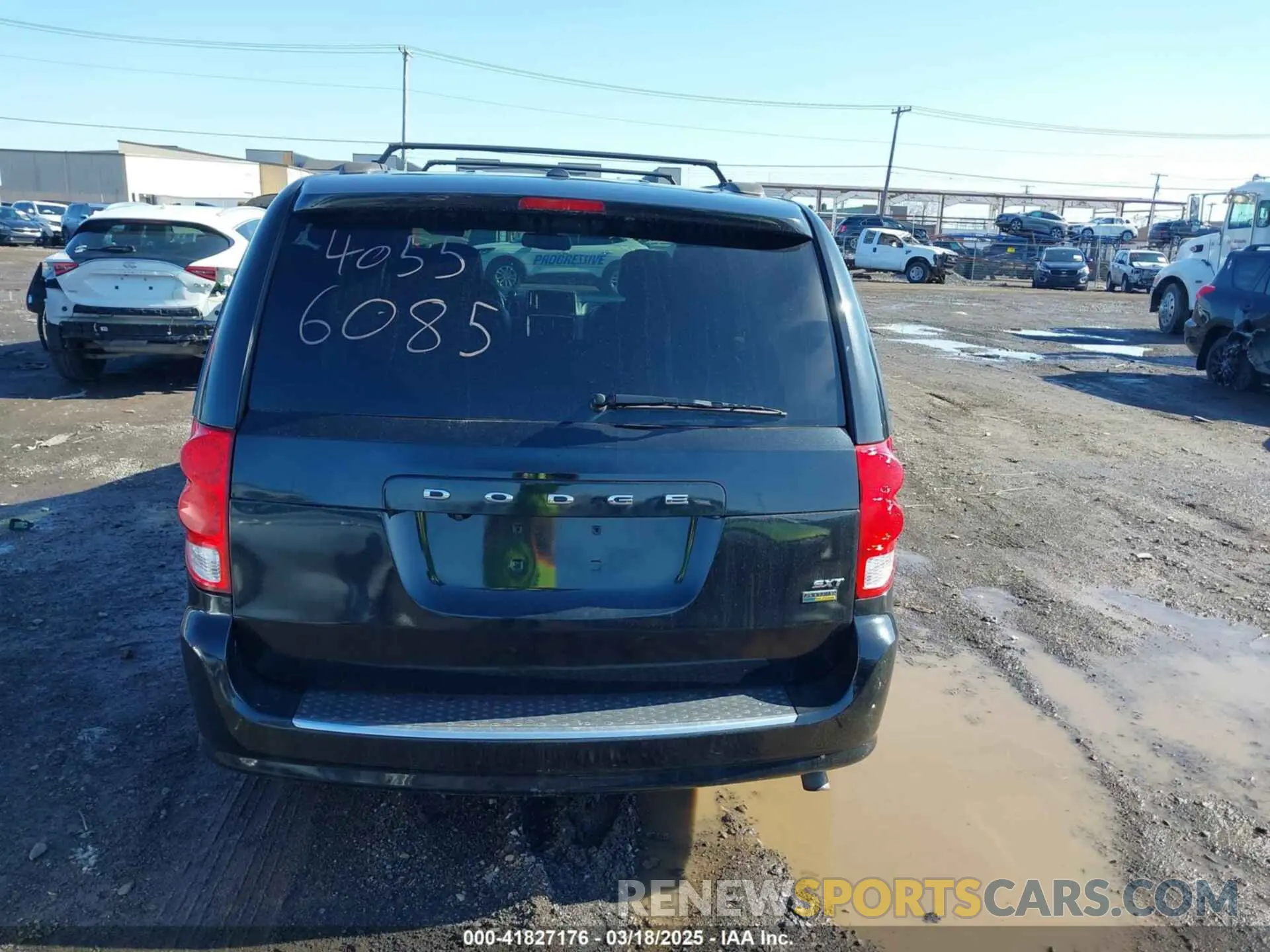 16 Photograph of a damaged car 2C4RDGCG1KR712930 DODGE GRAND CARAVAN 2019