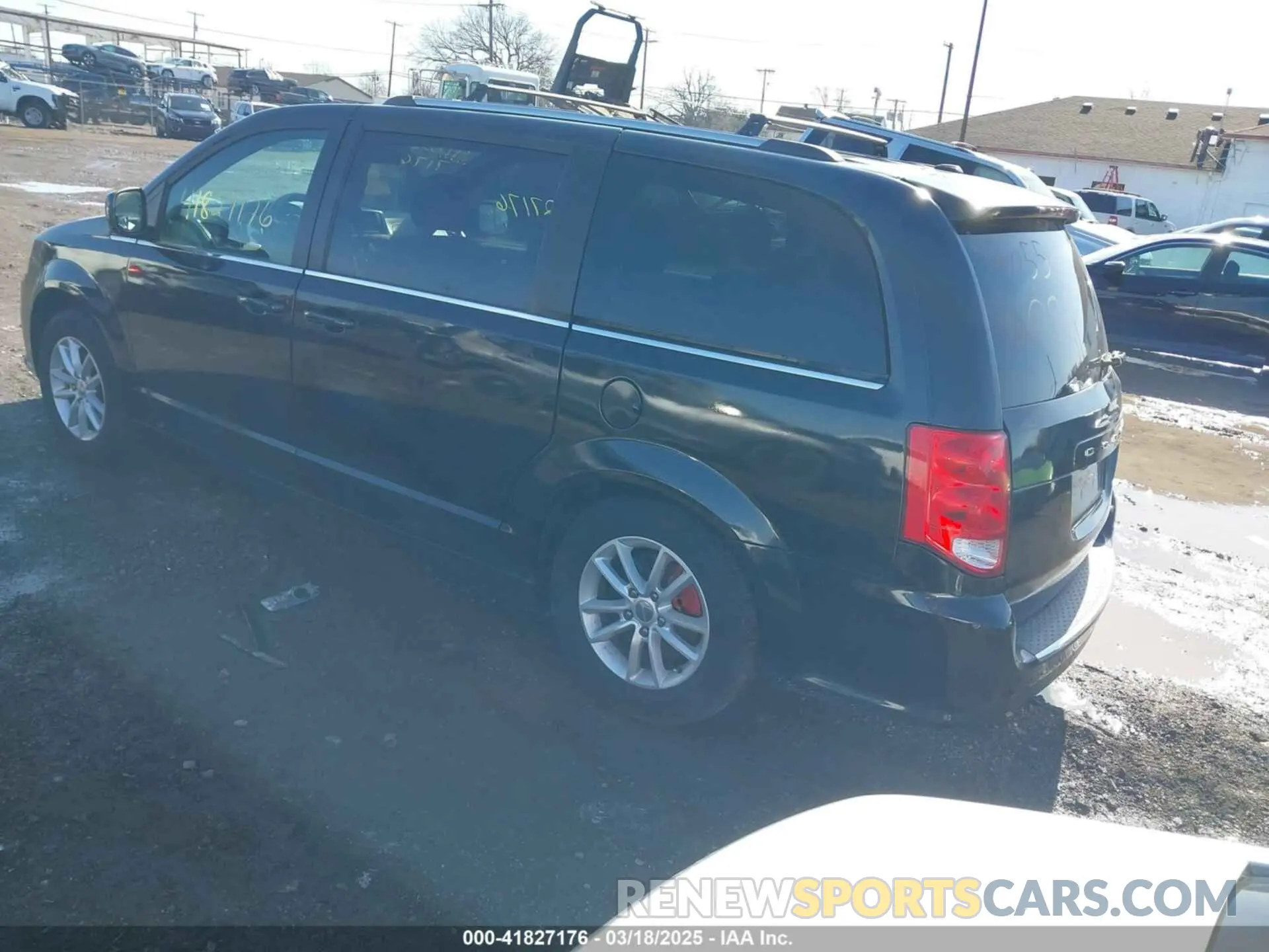 3 Photograph of a damaged car 2C4RDGCG1KR712930 DODGE GRAND CARAVAN 2019