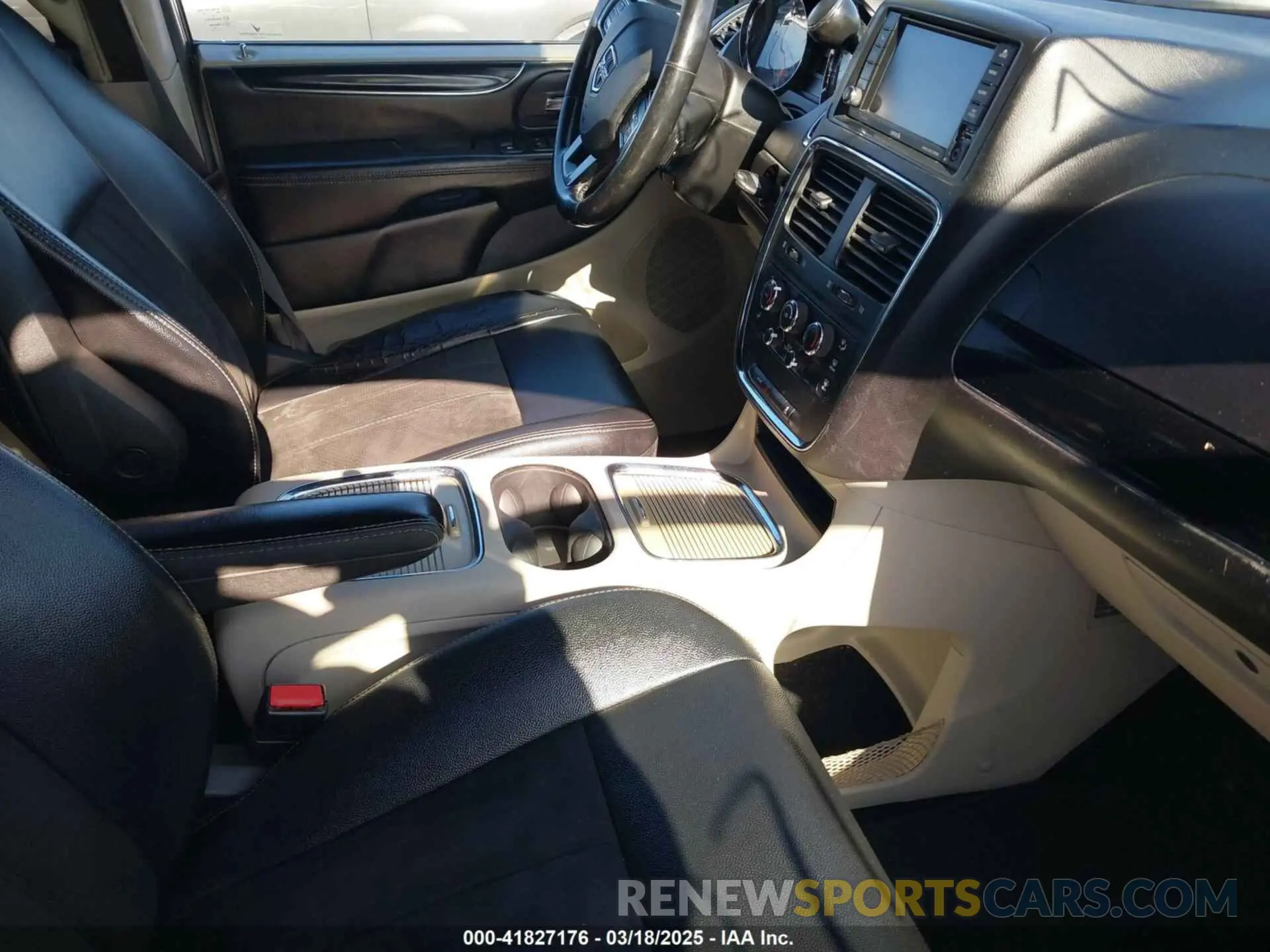 5 Photograph of a damaged car 2C4RDGCG1KR712930 DODGE GRAND CARAVAN 2019