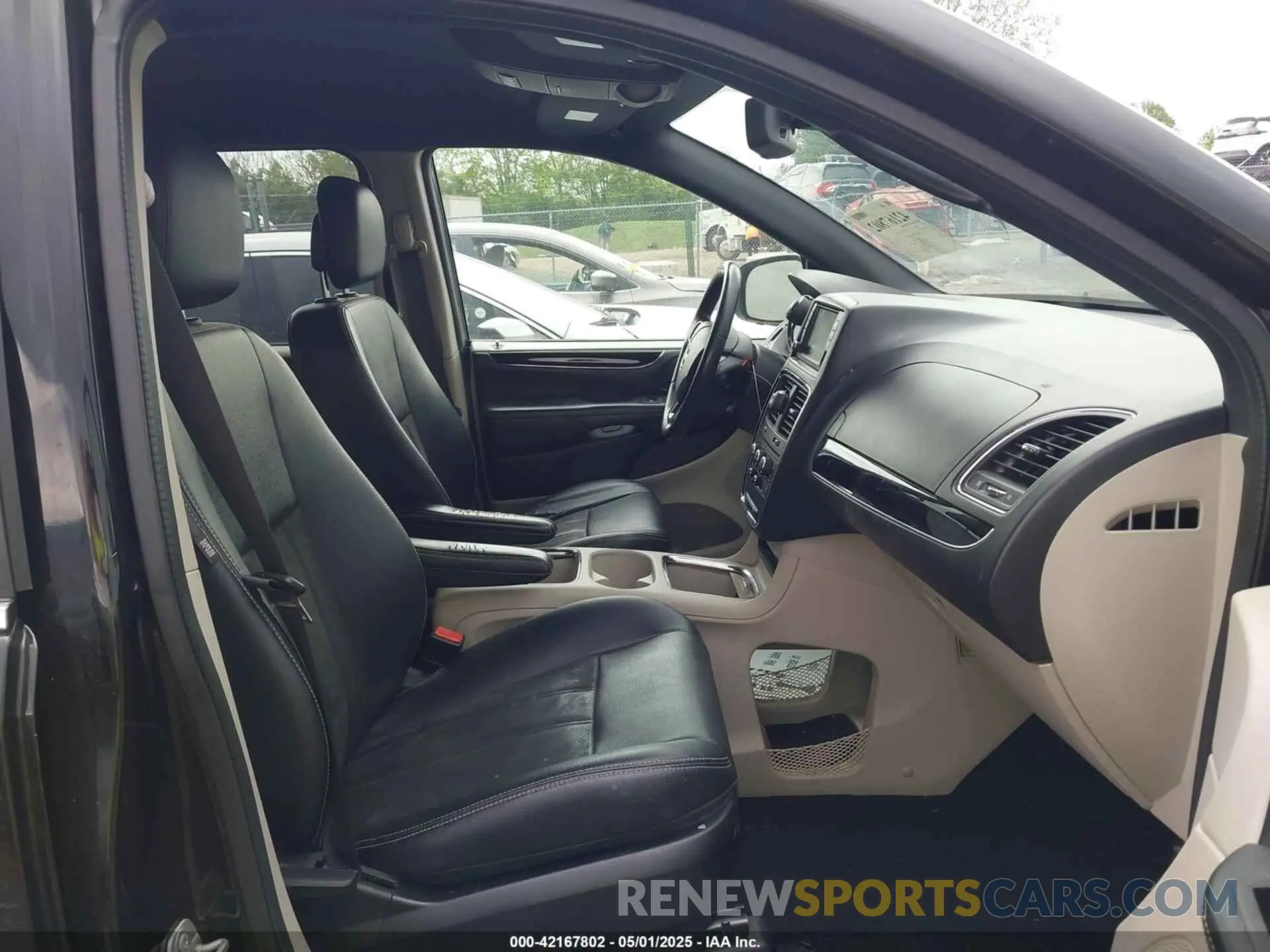 5 Photograph of a damaged car 2C4RDGCG2KR564111 DODGE GRAND CARAVAN 2019