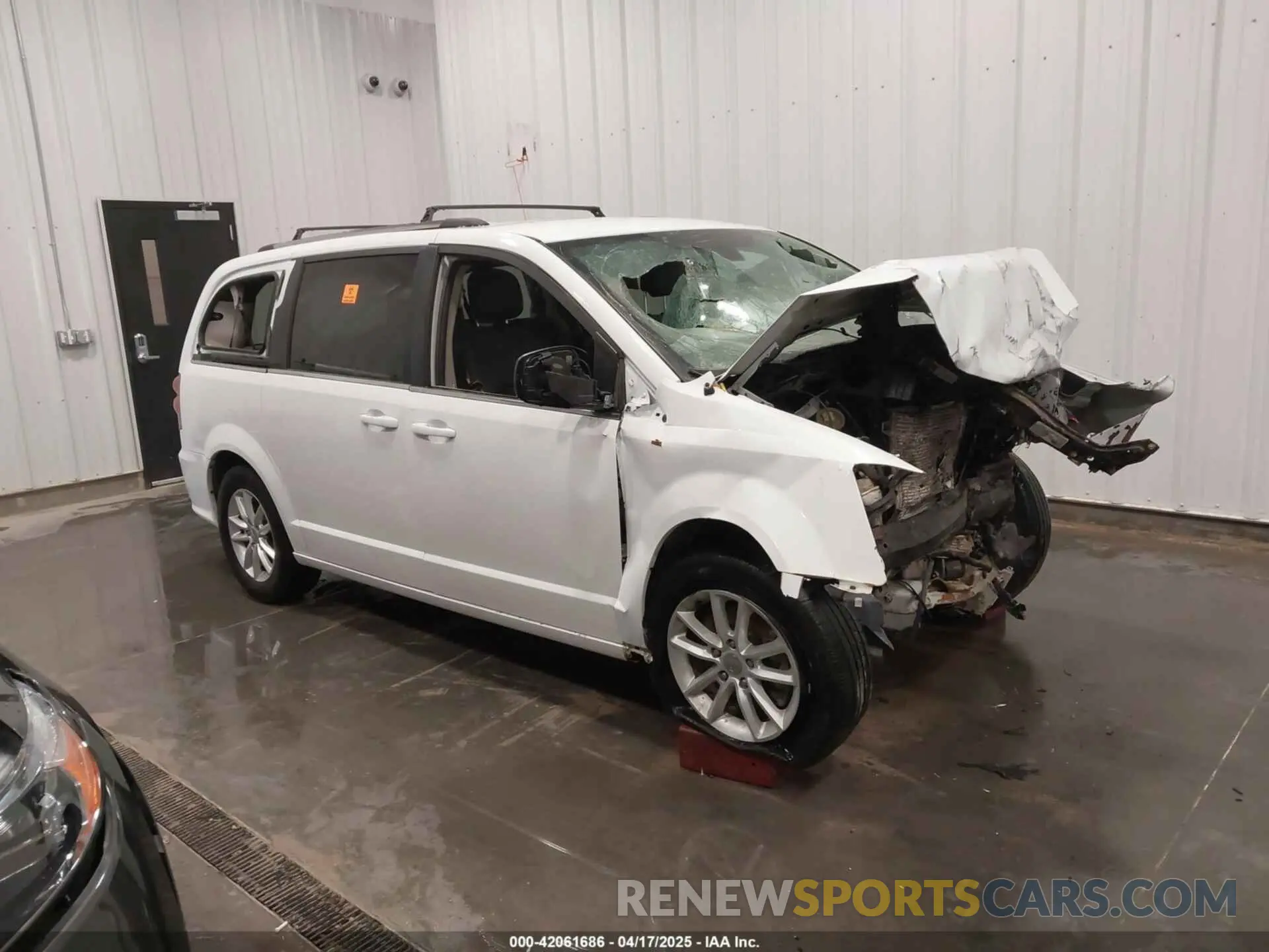 1 Фотография поврежденного автомобиля 2C4RDGCG2KR579384 DODGE GRAND CARAVAN 2019