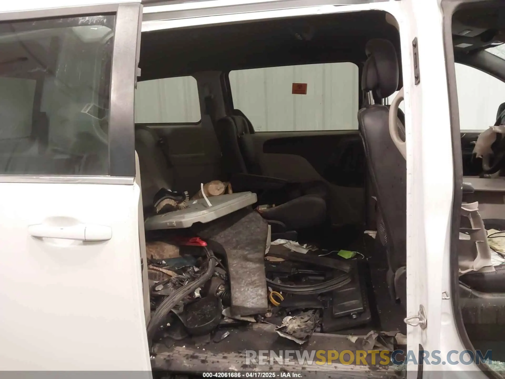 8 Фотография поврежденного автомобиля 2C4RDGCG2KR579384 DODGE GRAND CARAVAN 2019
