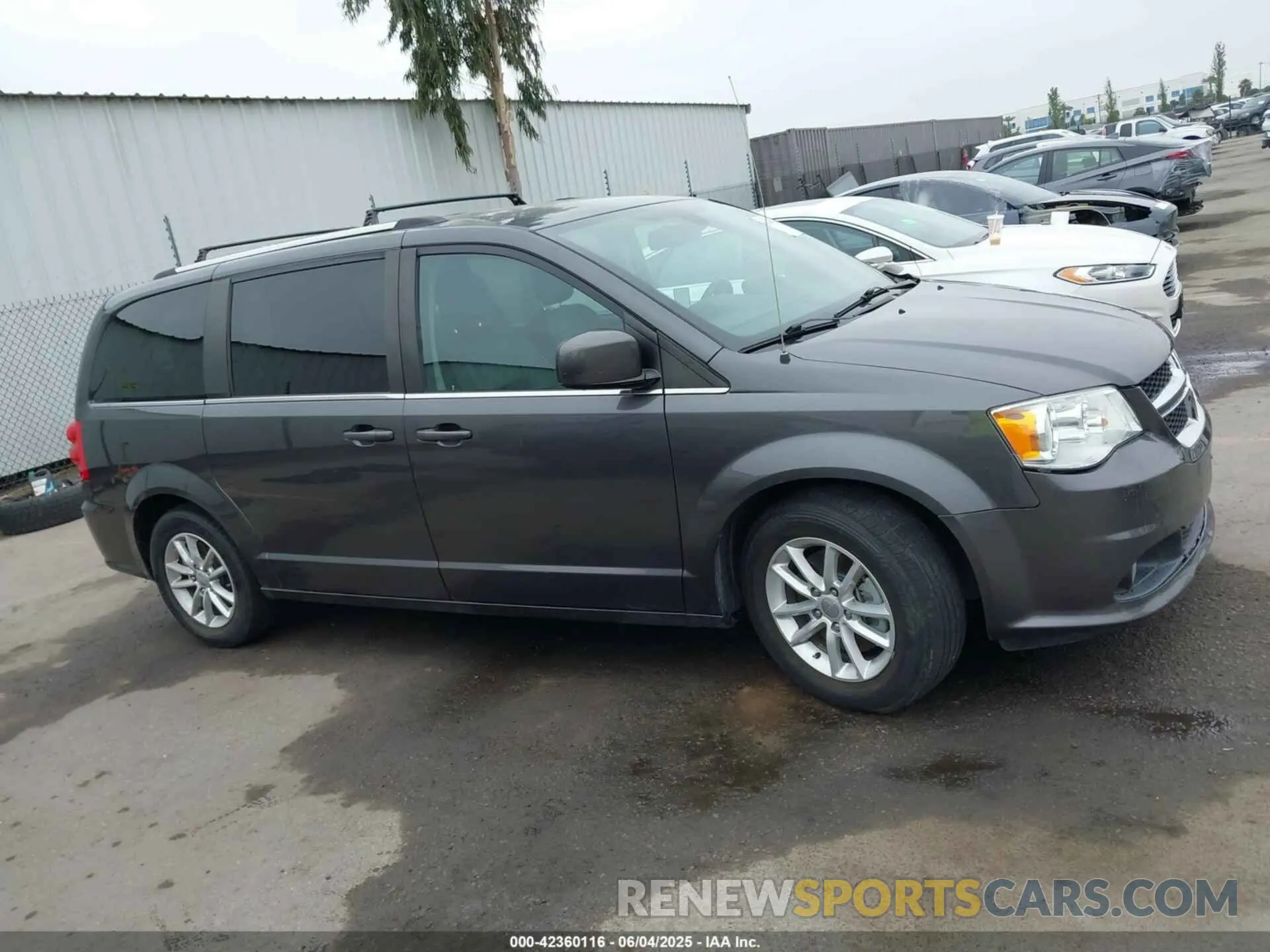 13 Photograph of a damaged car 2C4RDGCG2KR699461 DODGE GRAND CARAVAN 2019