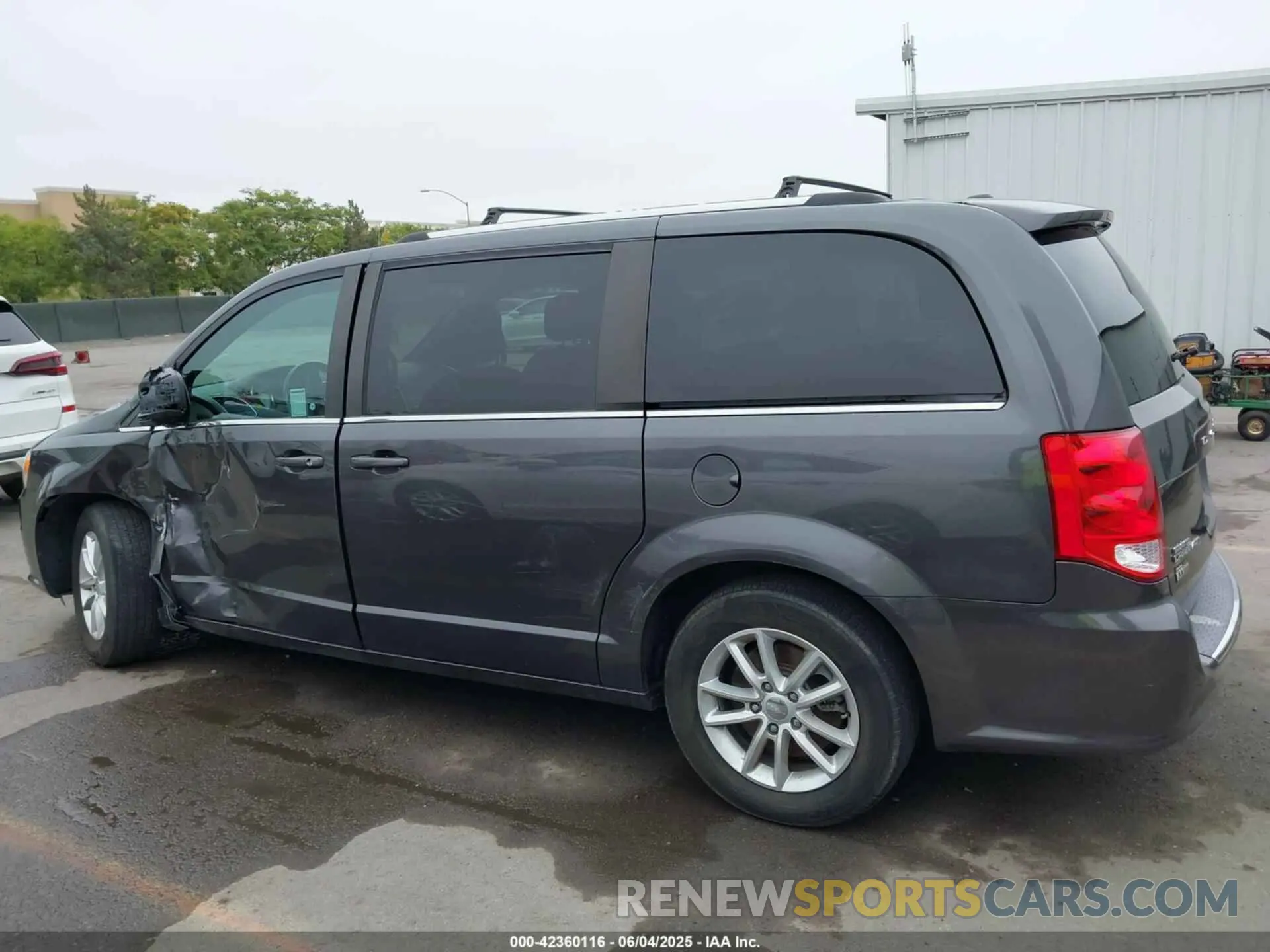 14 Photograph of a damaged car 2C4RDGCG2KR699461 DODGE GRAND CARAVAN 2019