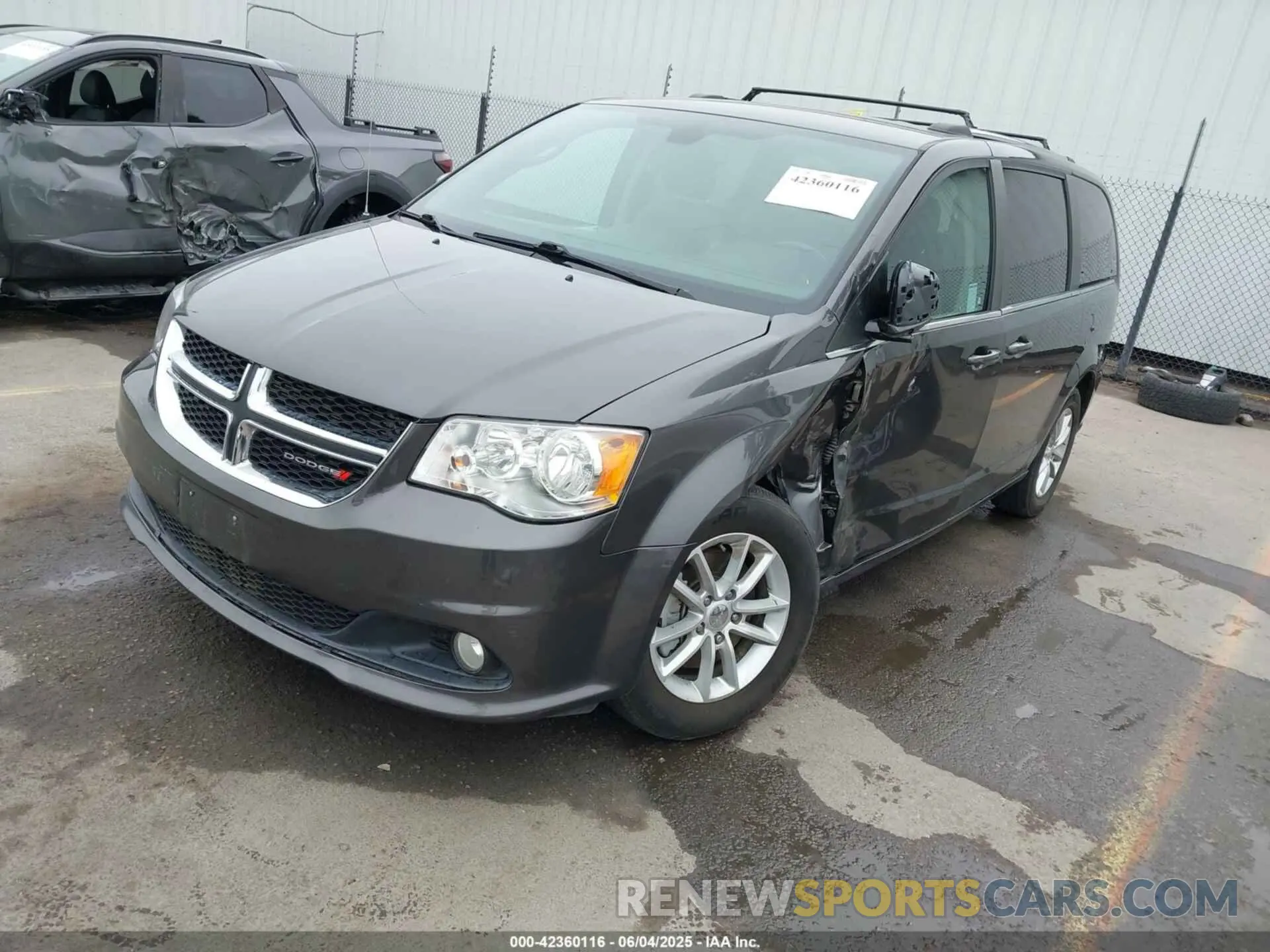 2 Photograph of a damaged car 2C4RDGCG2KR699461 DODGE GRAND CARAVAN 2019