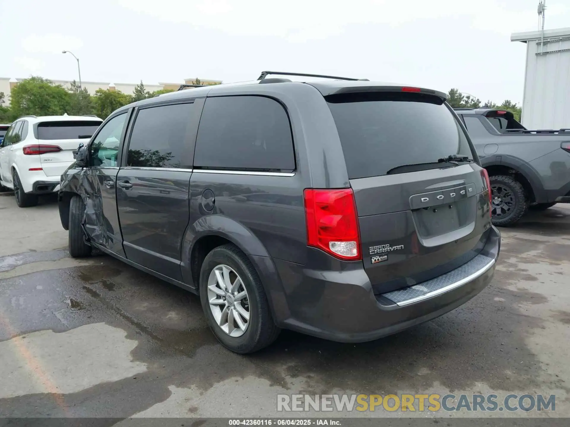 3 Photograph of a damaged car 2C4RDGCG2KR699461 DODGE GRAND CARAVAN 2019