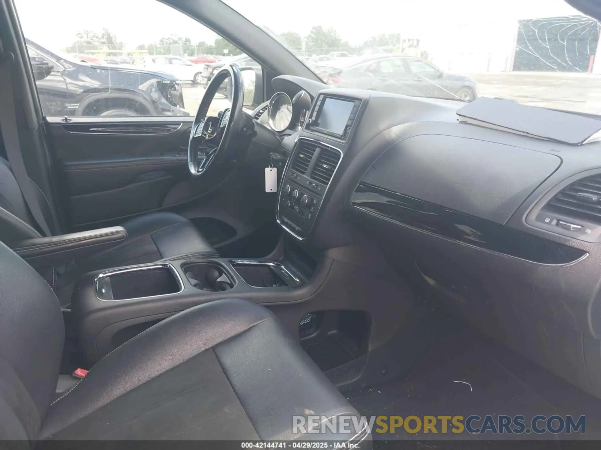 5 Photograph of a damaged car 2C4RDGCG2KR723127 DODGE GRAND CARAVAN 2019