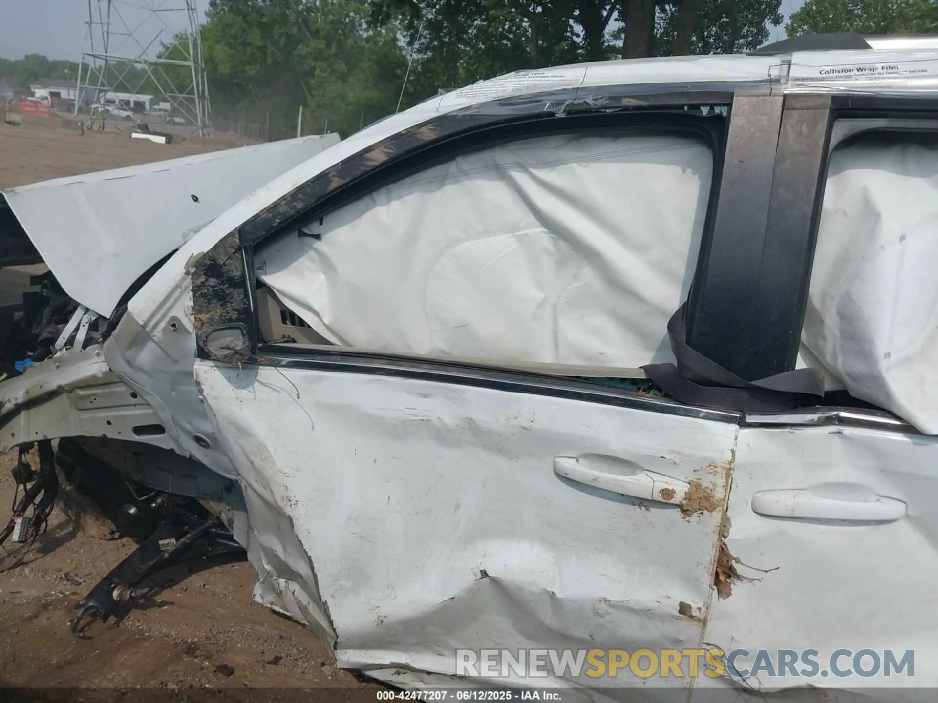13 Photograph of a damaged car 2C4RDGCG2KR726173 DODGE GRAND CARAVAN 2019