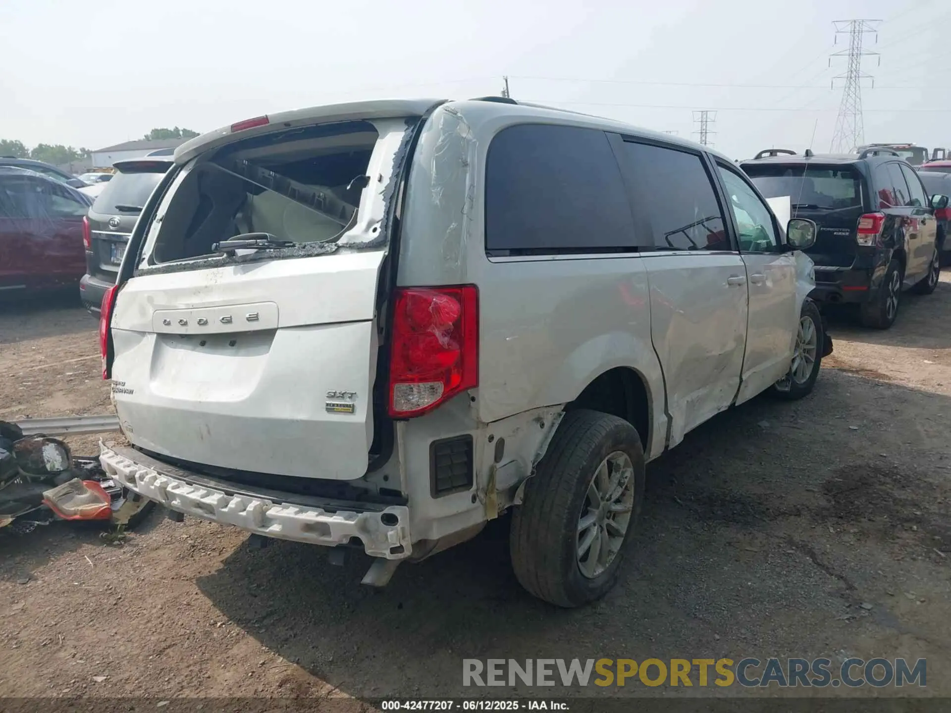4 Photograph of a damaged car 2C4RDGCG2KR726173 DODGE GRAND CARAVAN 2019